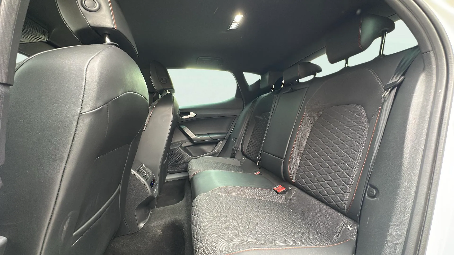 SEAT León 1.0 TSI FR 25 Aniversario - foto 16