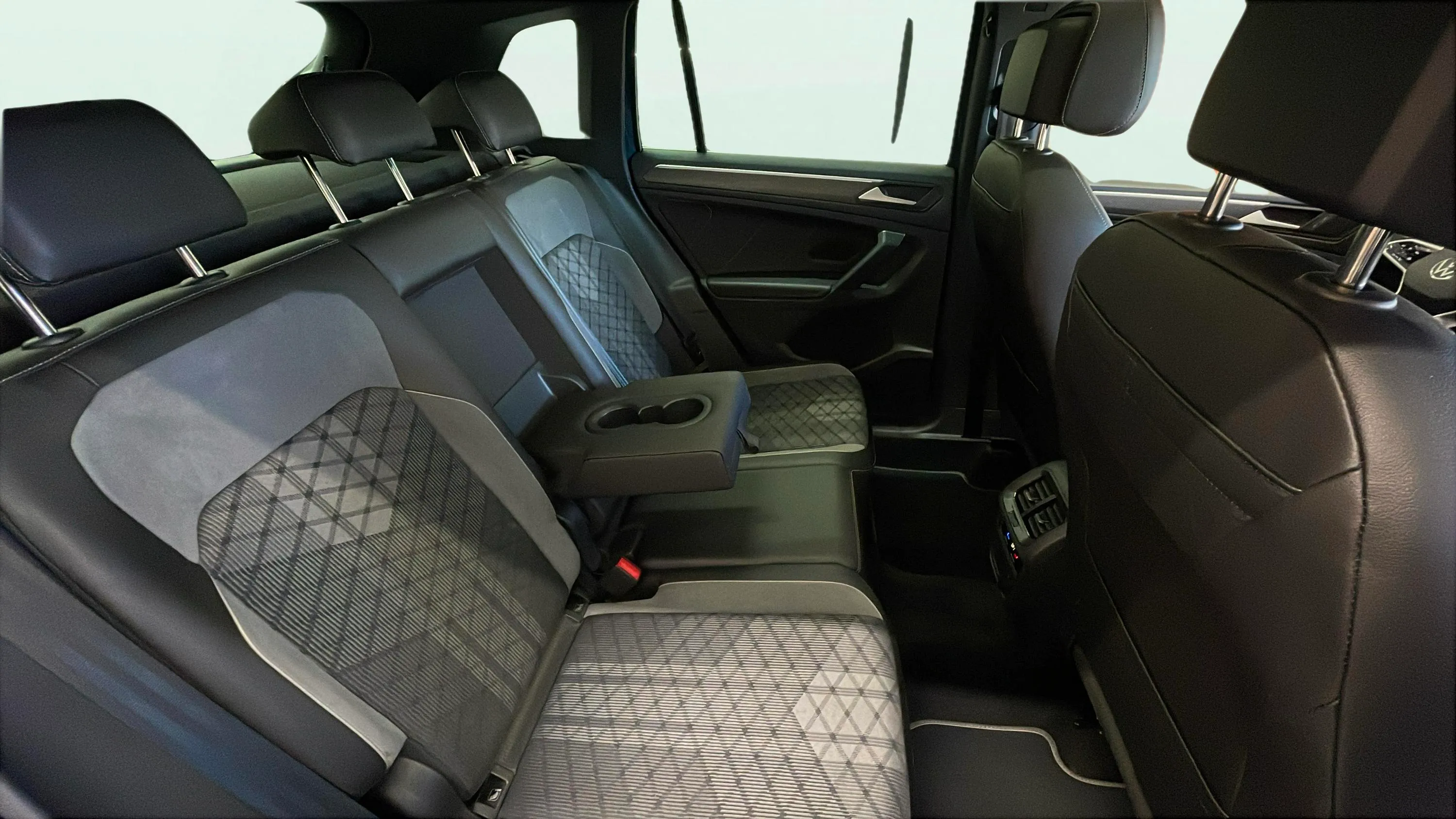 Volkswagen Tiguan R-Line 1.5 TSI DSG - foto 23