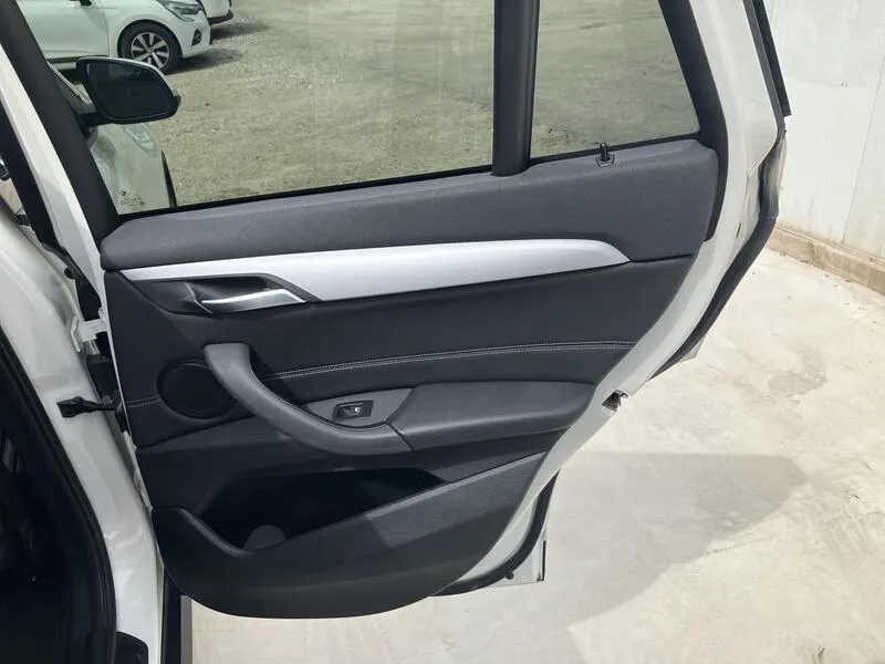 BMW X1 sDrive18dA Corporate - foto 17