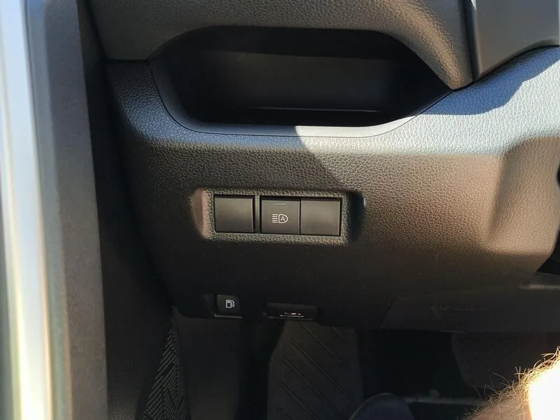 Toyota RAV4 2.5l 220H Advance - foto 26