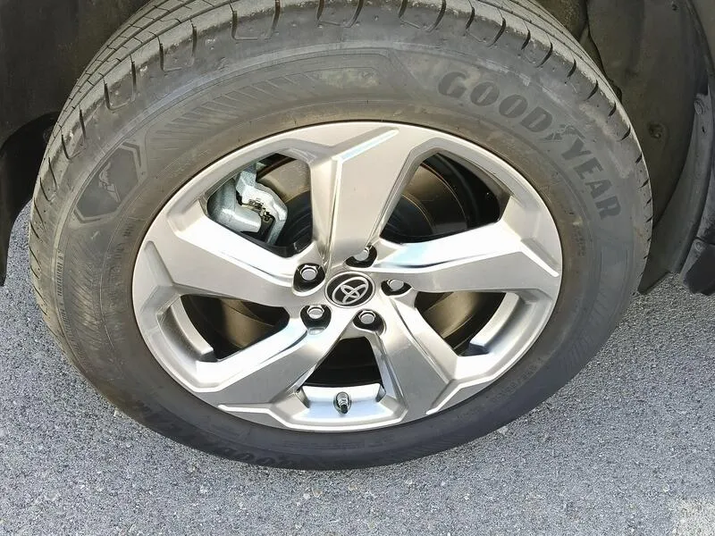 Toyota RAV4 2.5l 220H Advance - foto 38
