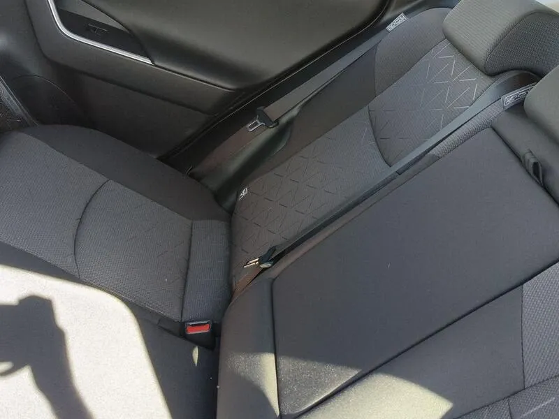 Toyota RAV4 2.5l 220H Advance - foto 31