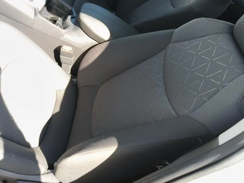 Toyota RAV4 2.5l 220H Advance - foto 29