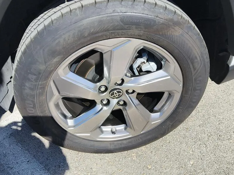 Toyota RAV4 2.5l 220H Advance - foto 44