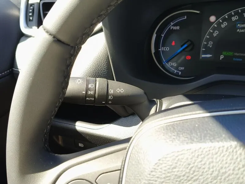 Toyota RAV4 2.5l 220H Advance - foto 25