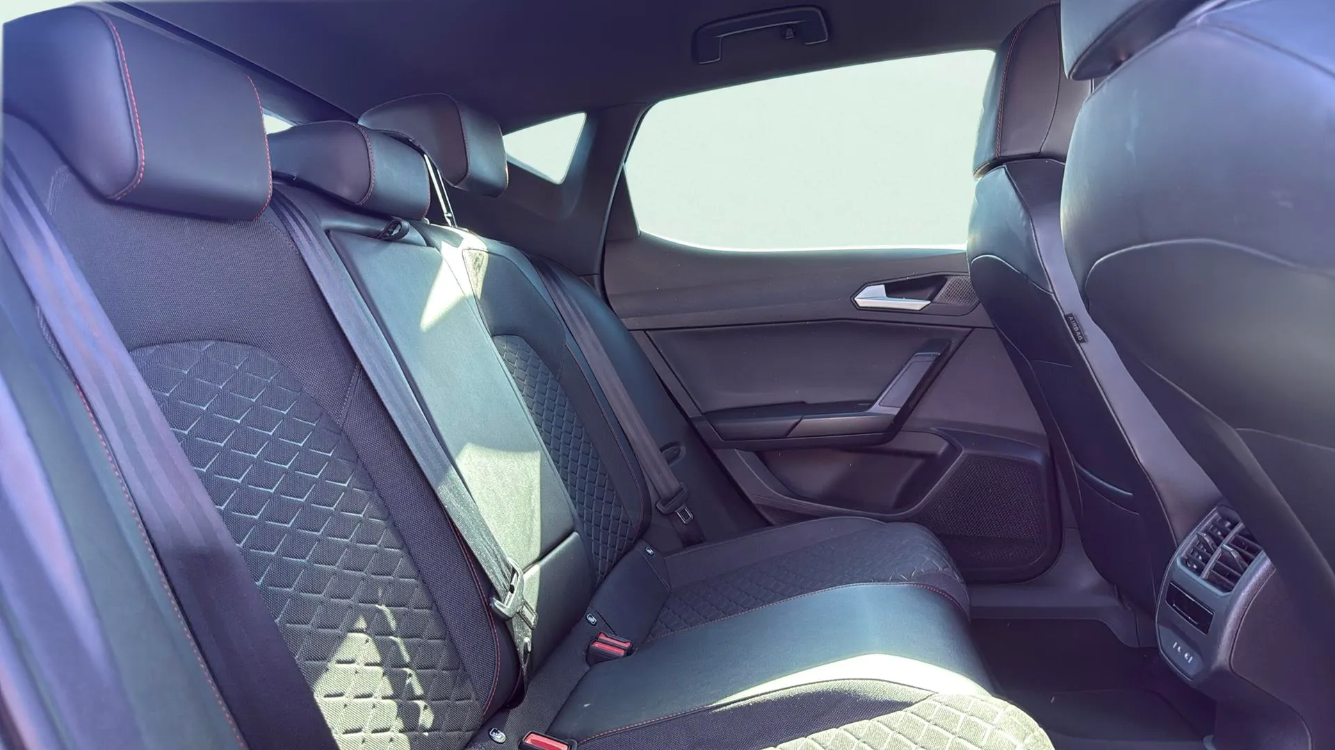 SEAT León 1.0 TSI FR 25 Aniversario - foto 17