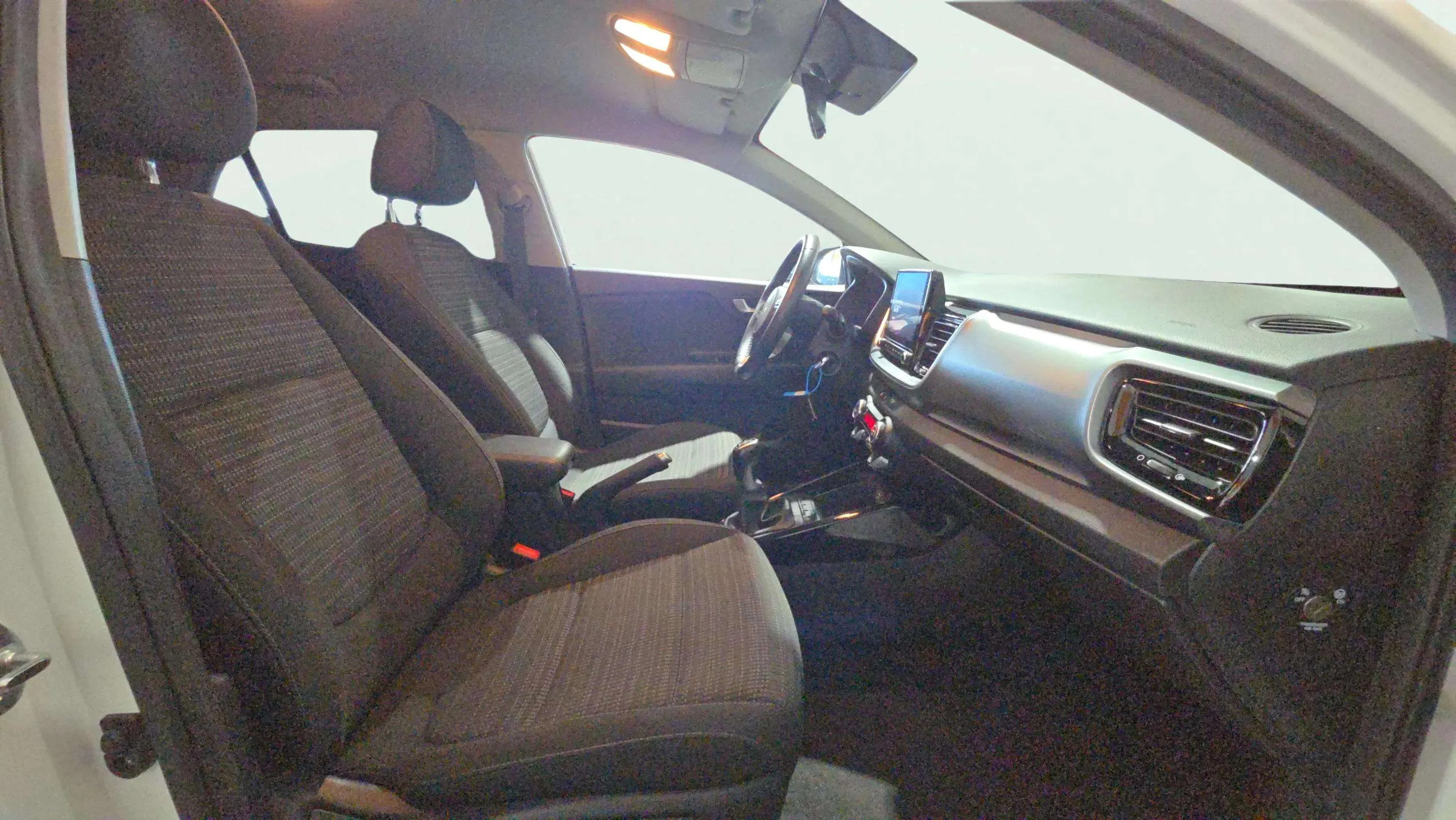Kia Stonic 1.0 T-GDi MHEV Concept - foto 29