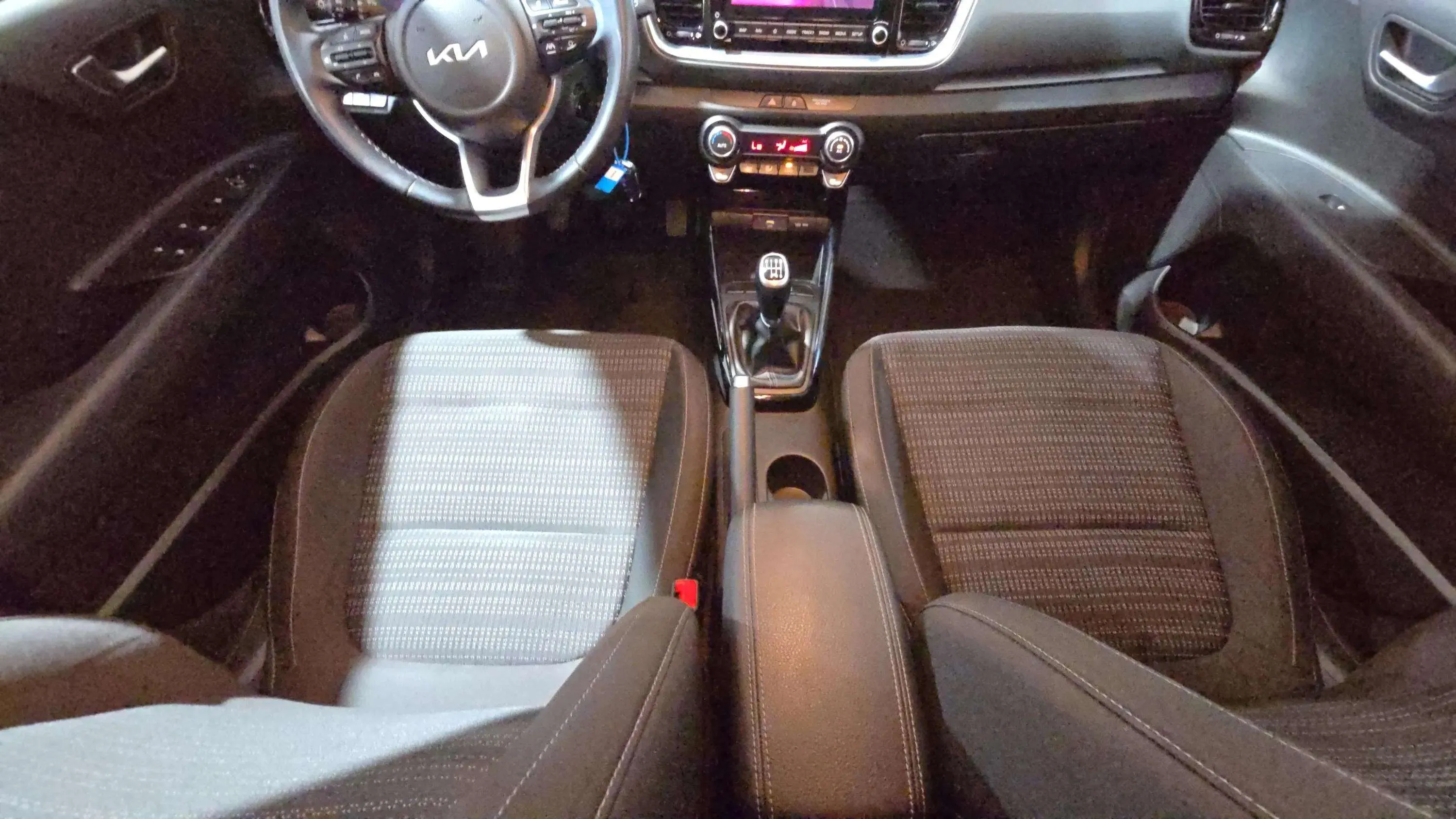 Kia Stonic 1.0 T-GDi MHEV Concept - foto 24