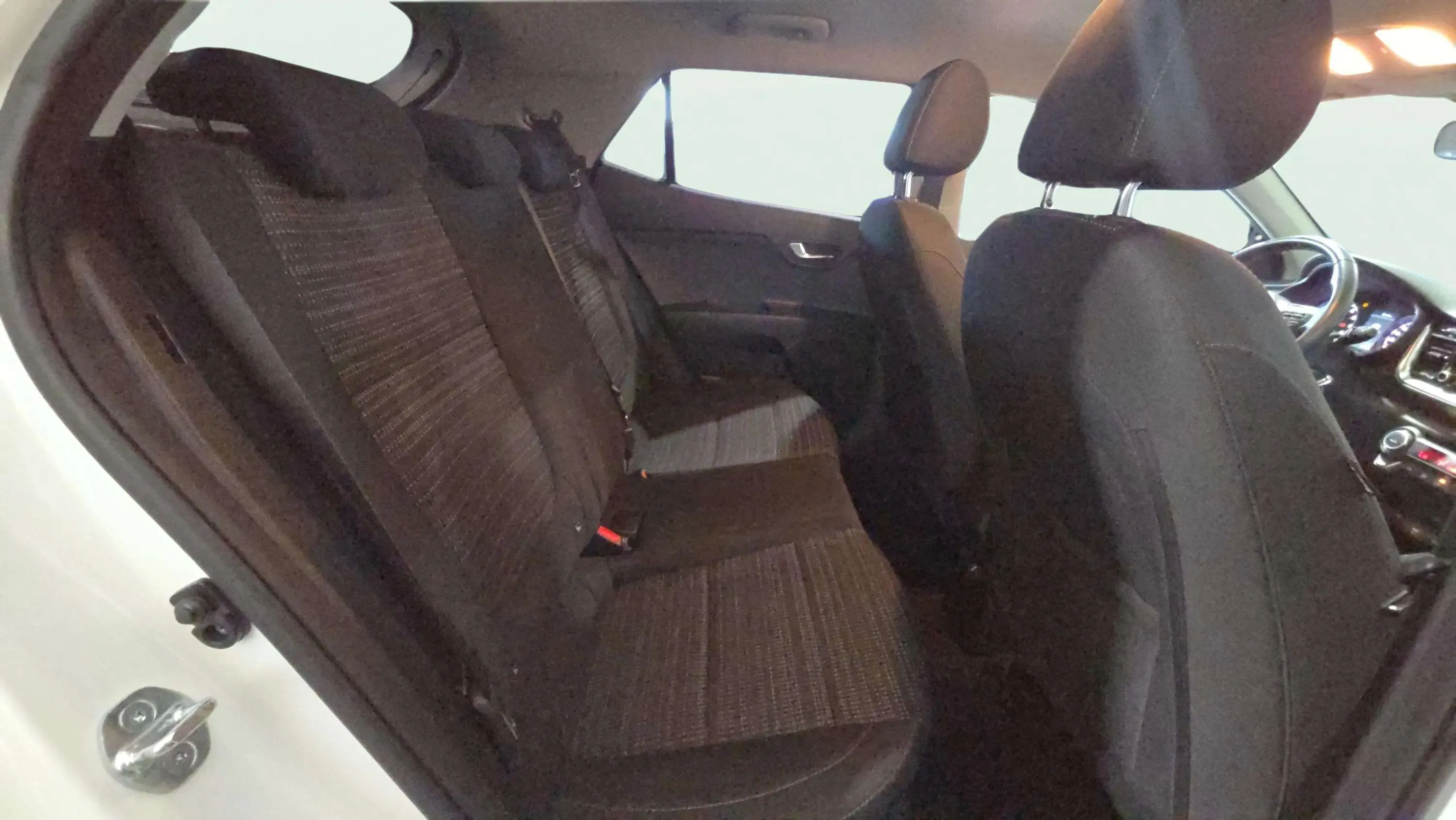 Kia Stonic 1.0 T-GDi MHEV Concept - foto 14