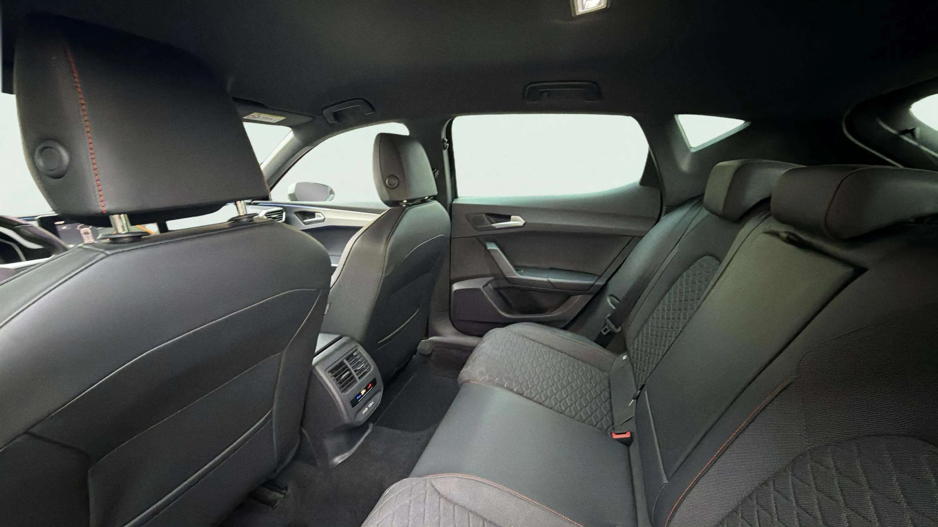 SEAT León 1.0 TSI FR 25 Aniversario - foto 13