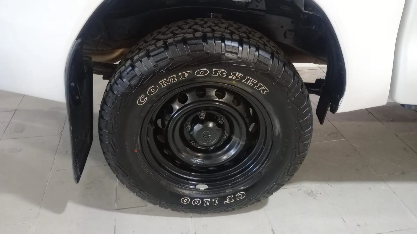 Toyota Hilux 2.4 D-4D Cabina Doble GX - foto 19