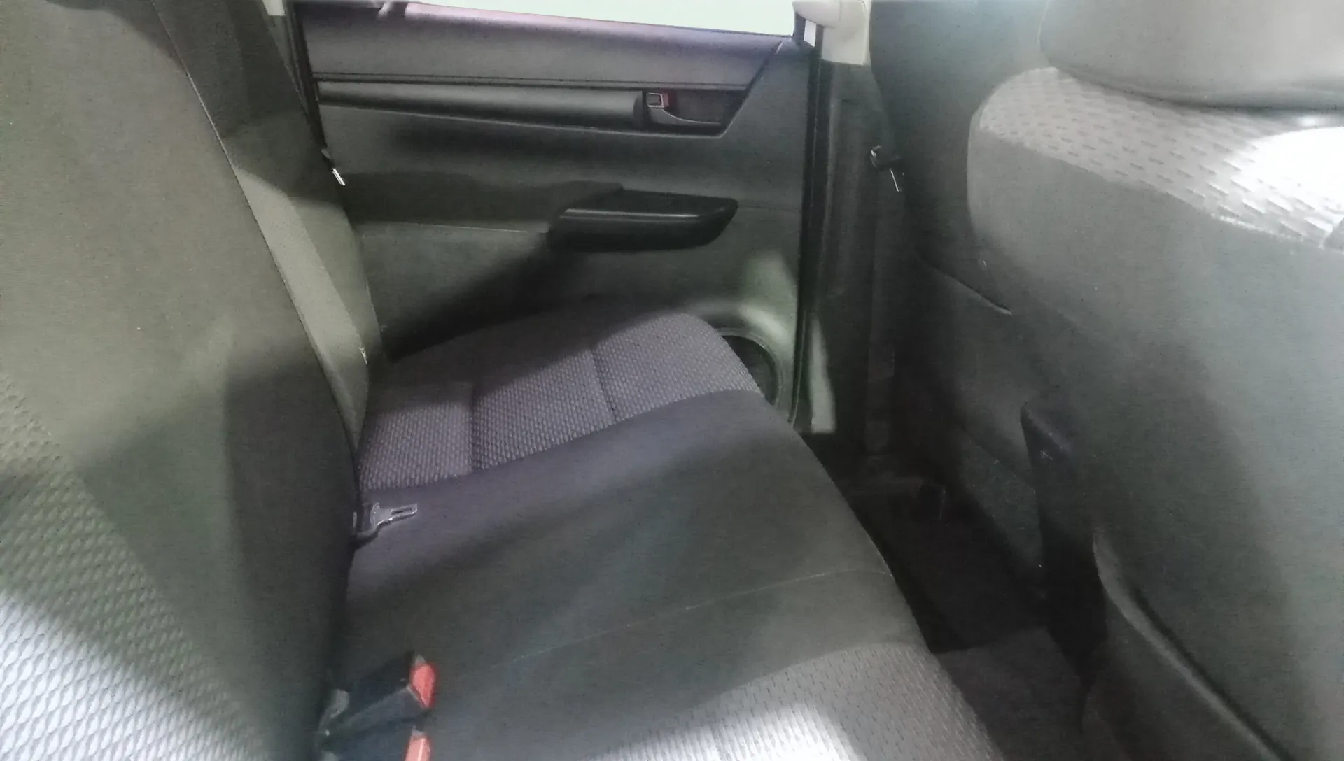 Toyota Hilux 2.4 D-4D Cabina Doble GX - foto 12