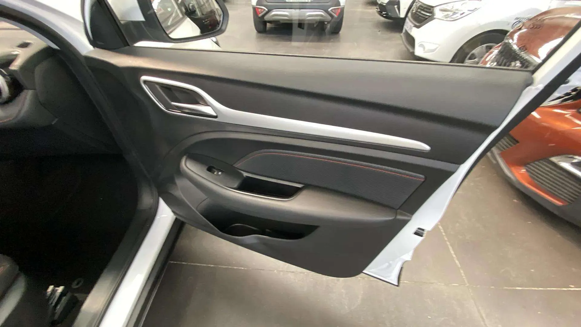 MG ZS 1.0T Luxury - foto 14