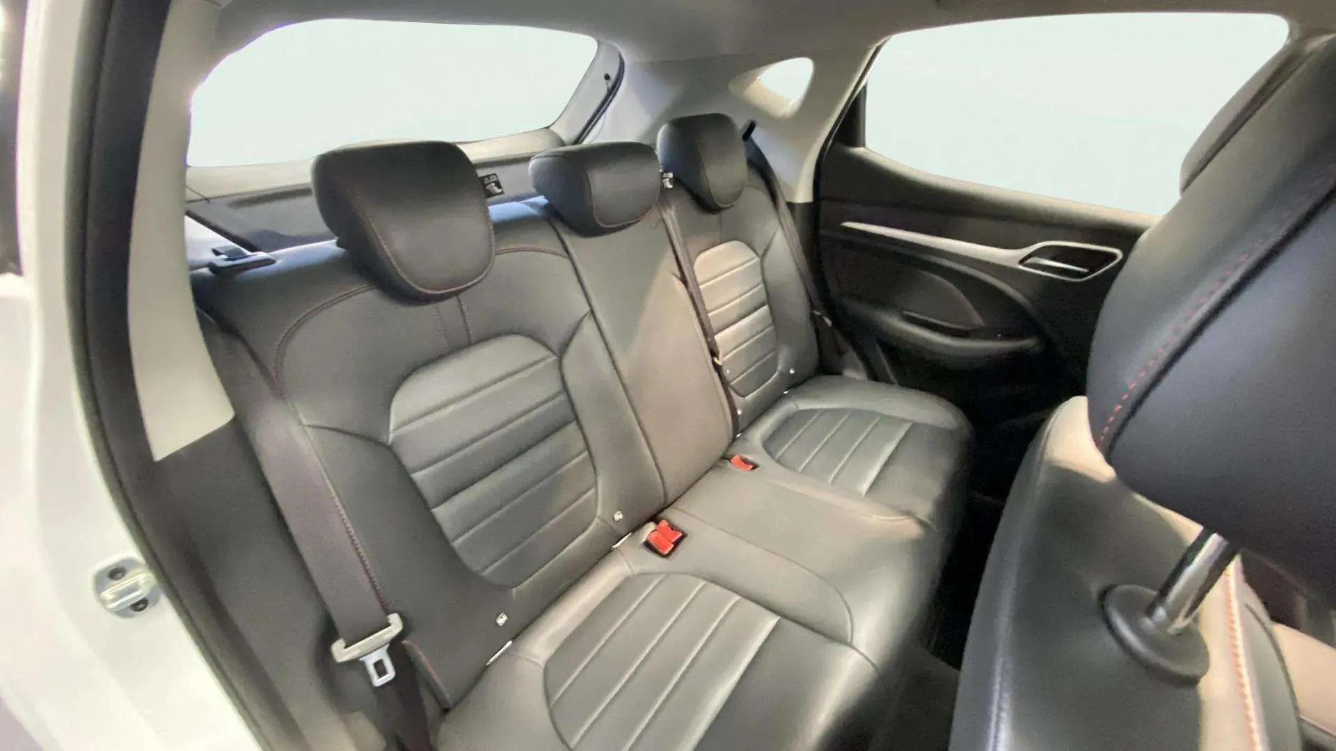 MG ZS 1.0T Luxury - foto 18