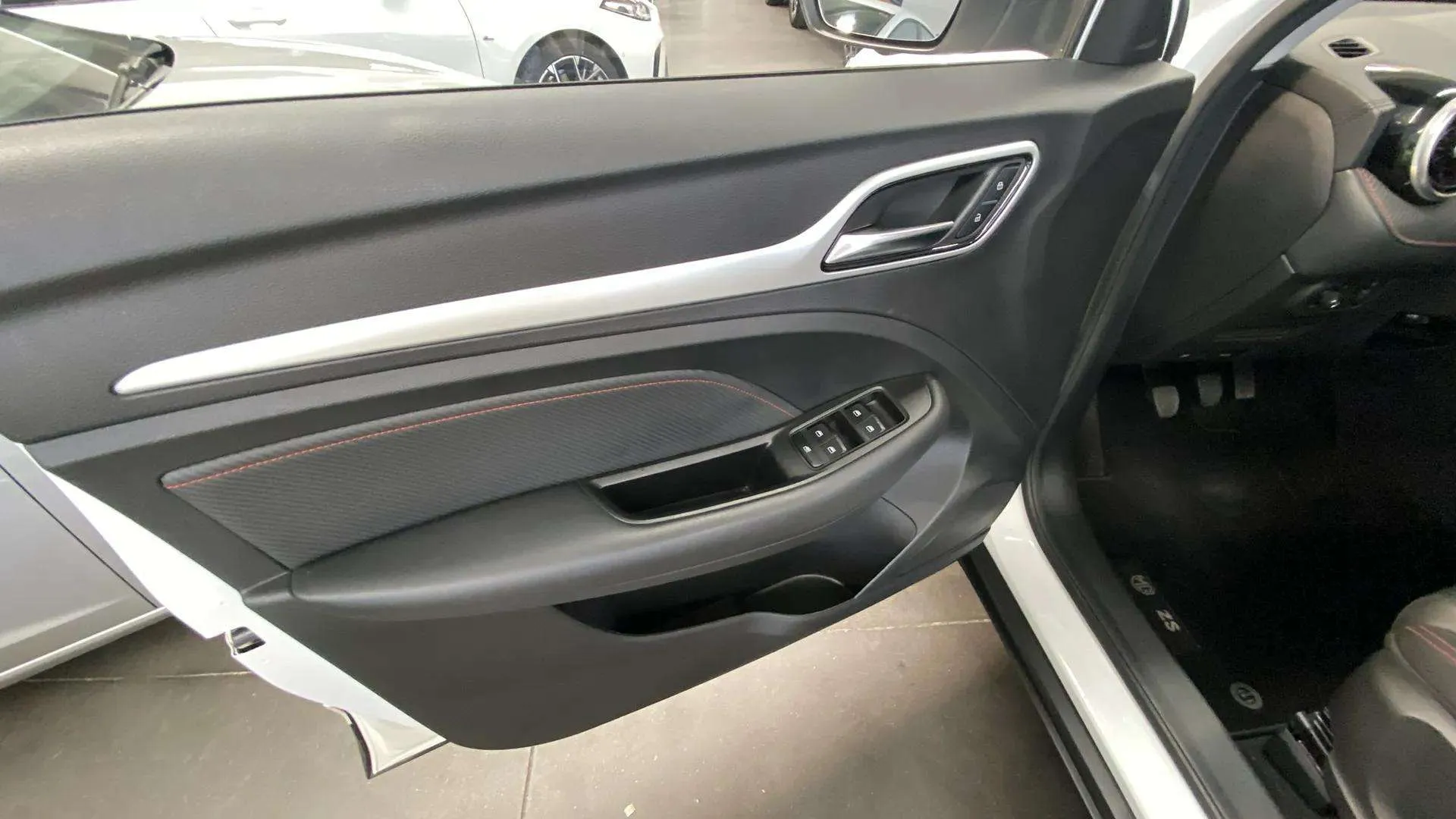 MG ZS 1.0T Luxury - foto 20