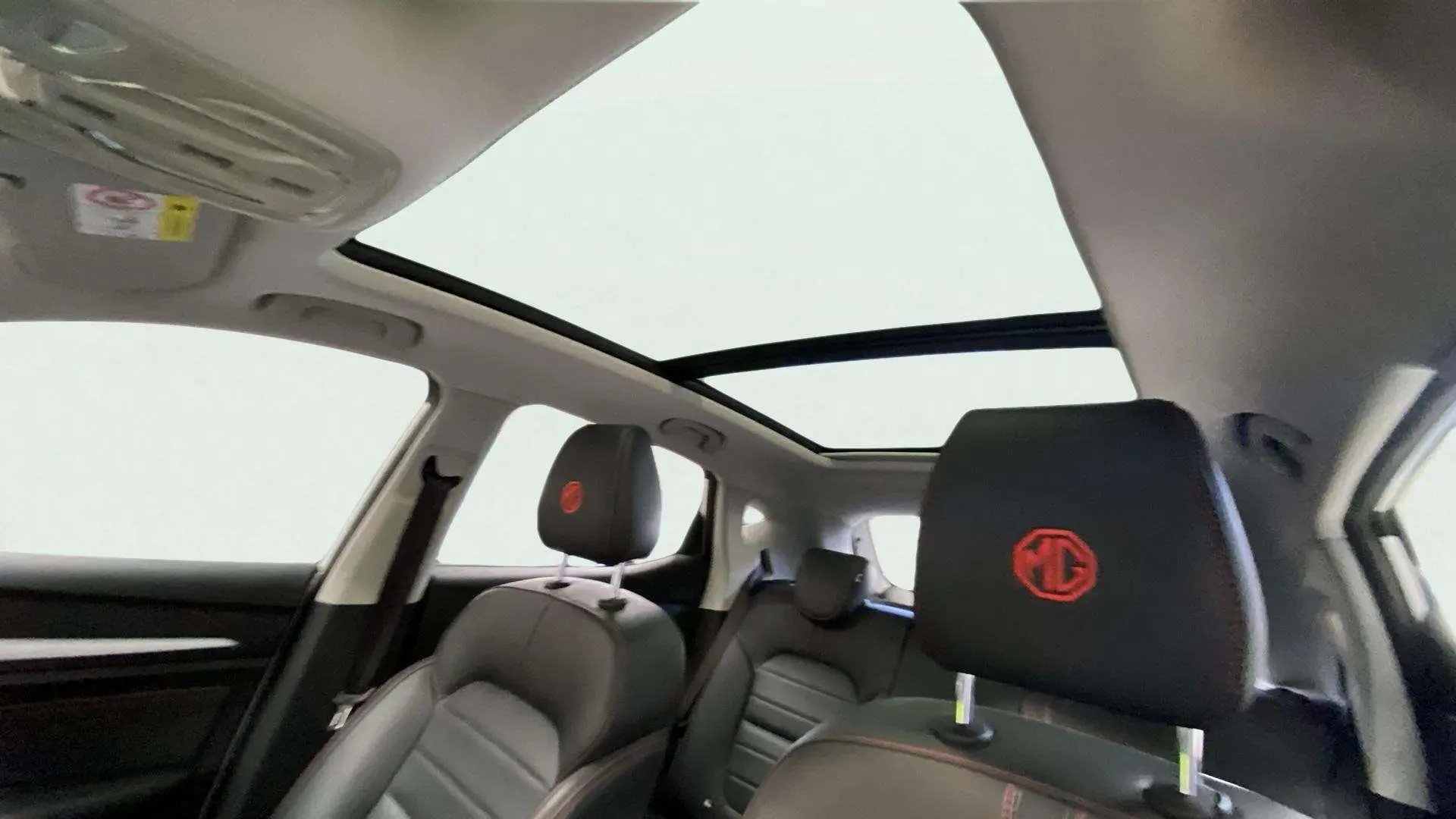 MG ZS 1.0T Luxury - foto 26