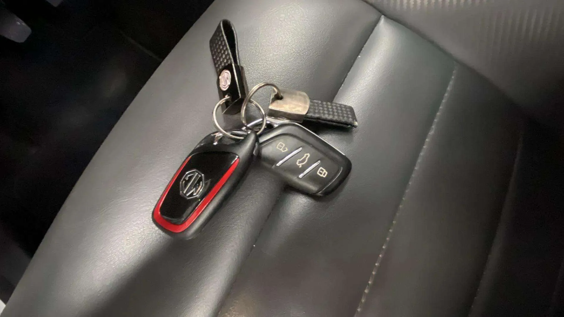 MG ZS 1.0T Luxury - foto 28