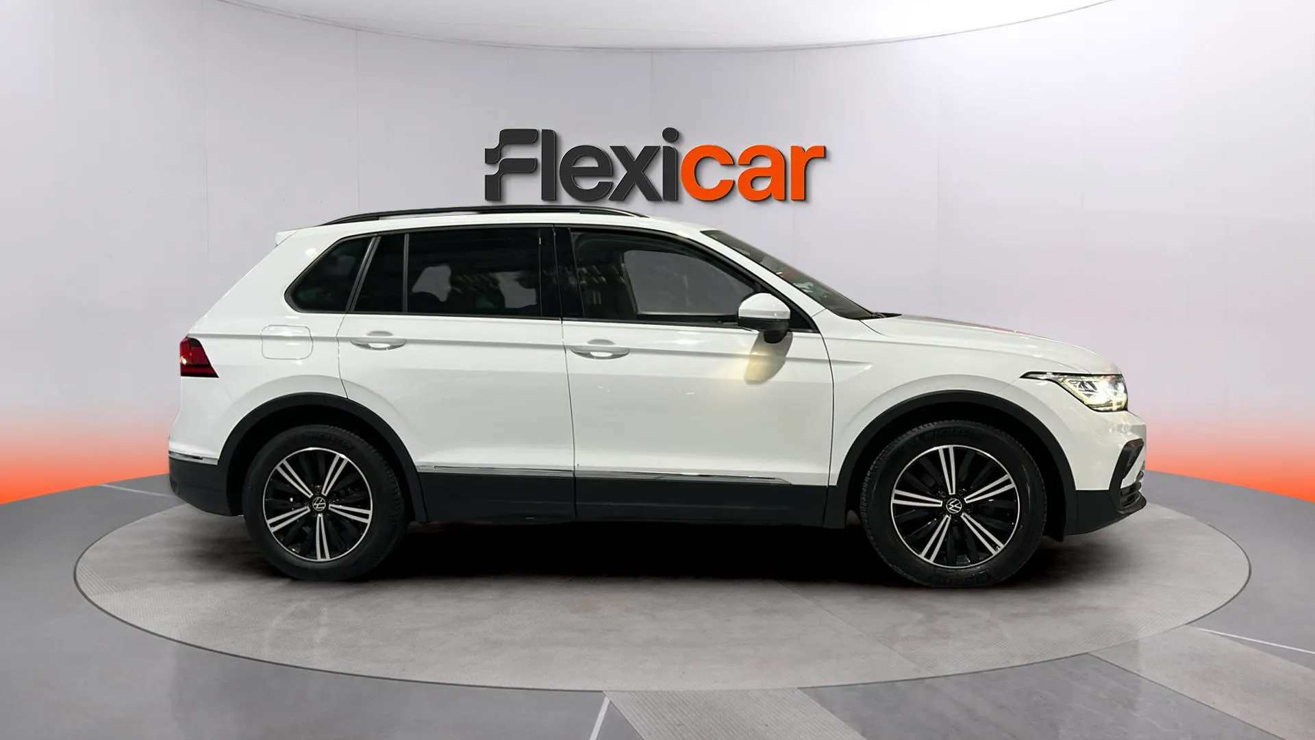 Volkswagen Tiguan Life 2.0 TDI DSG - foto 2