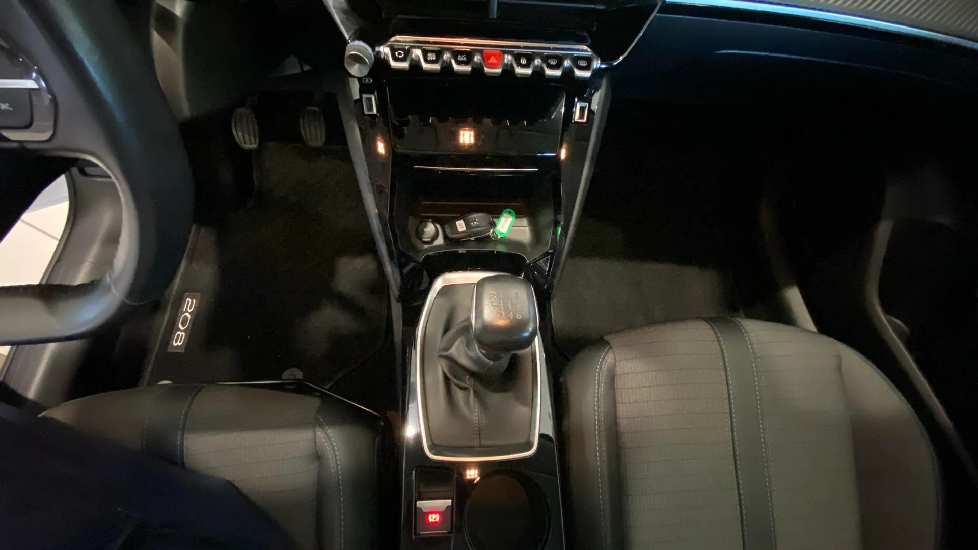 Peugeot 208 PureTech Allure - foto 29