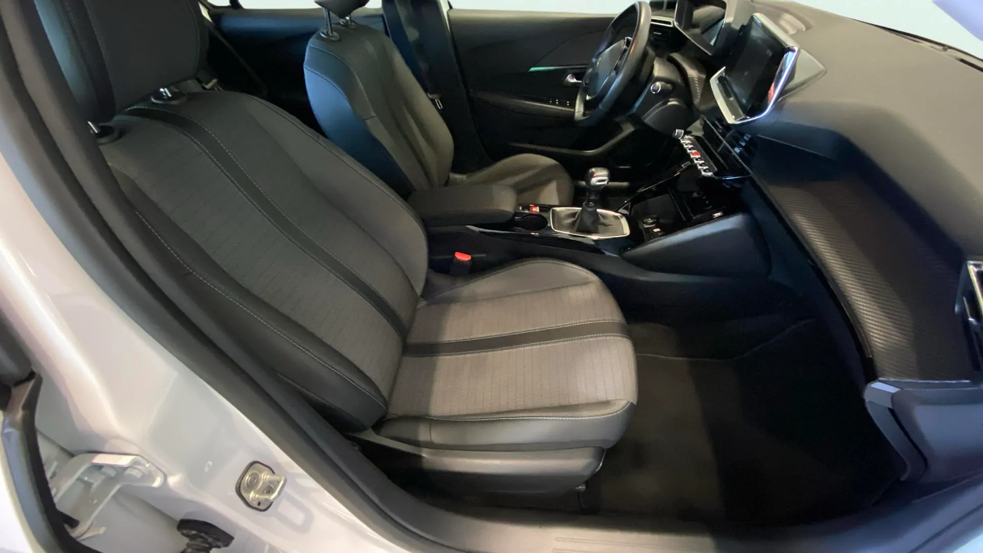 Peugeot 208 PureTech Allure - foto 32