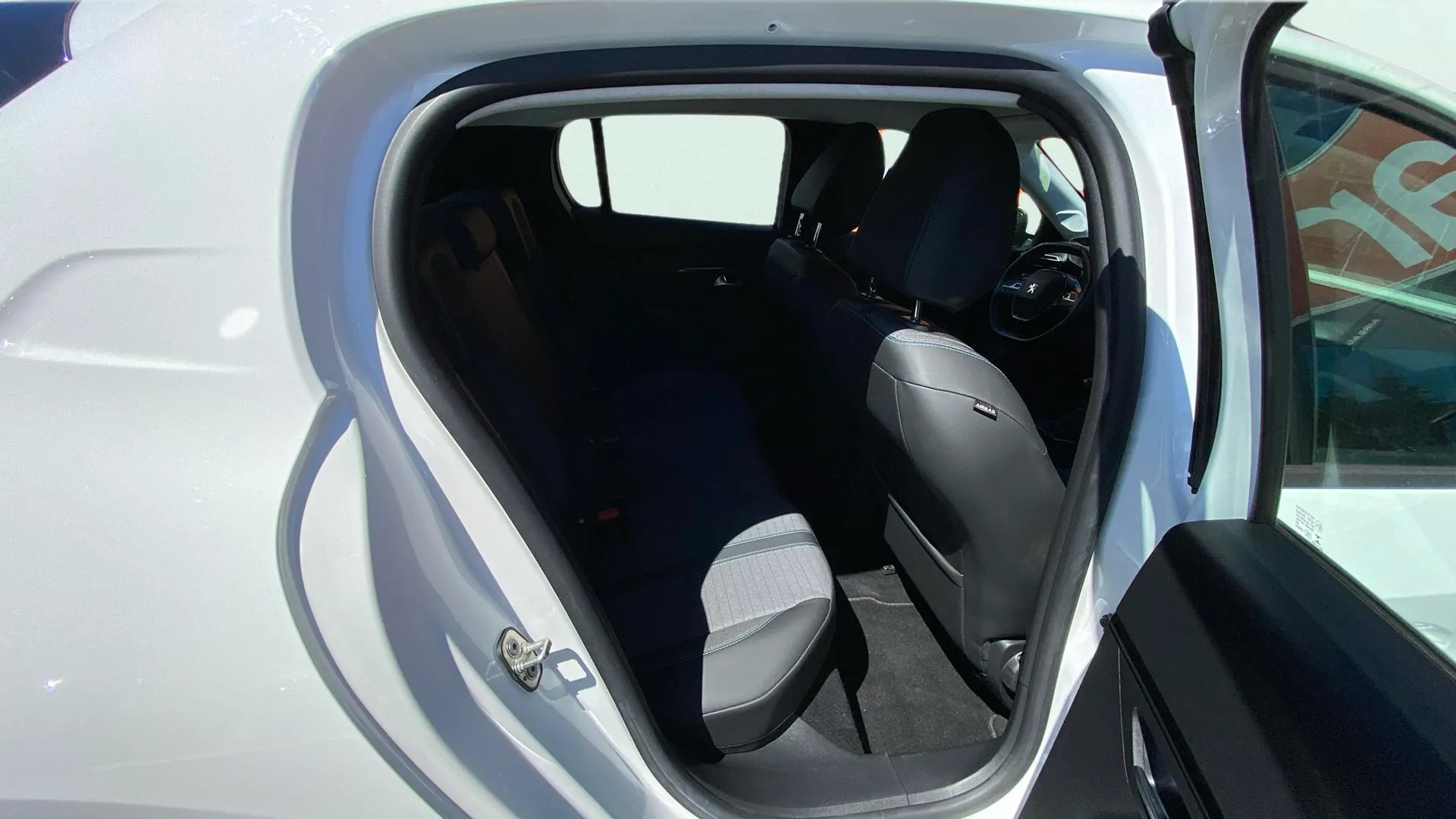 Peugeot 208 PureTech Allure - foto 21