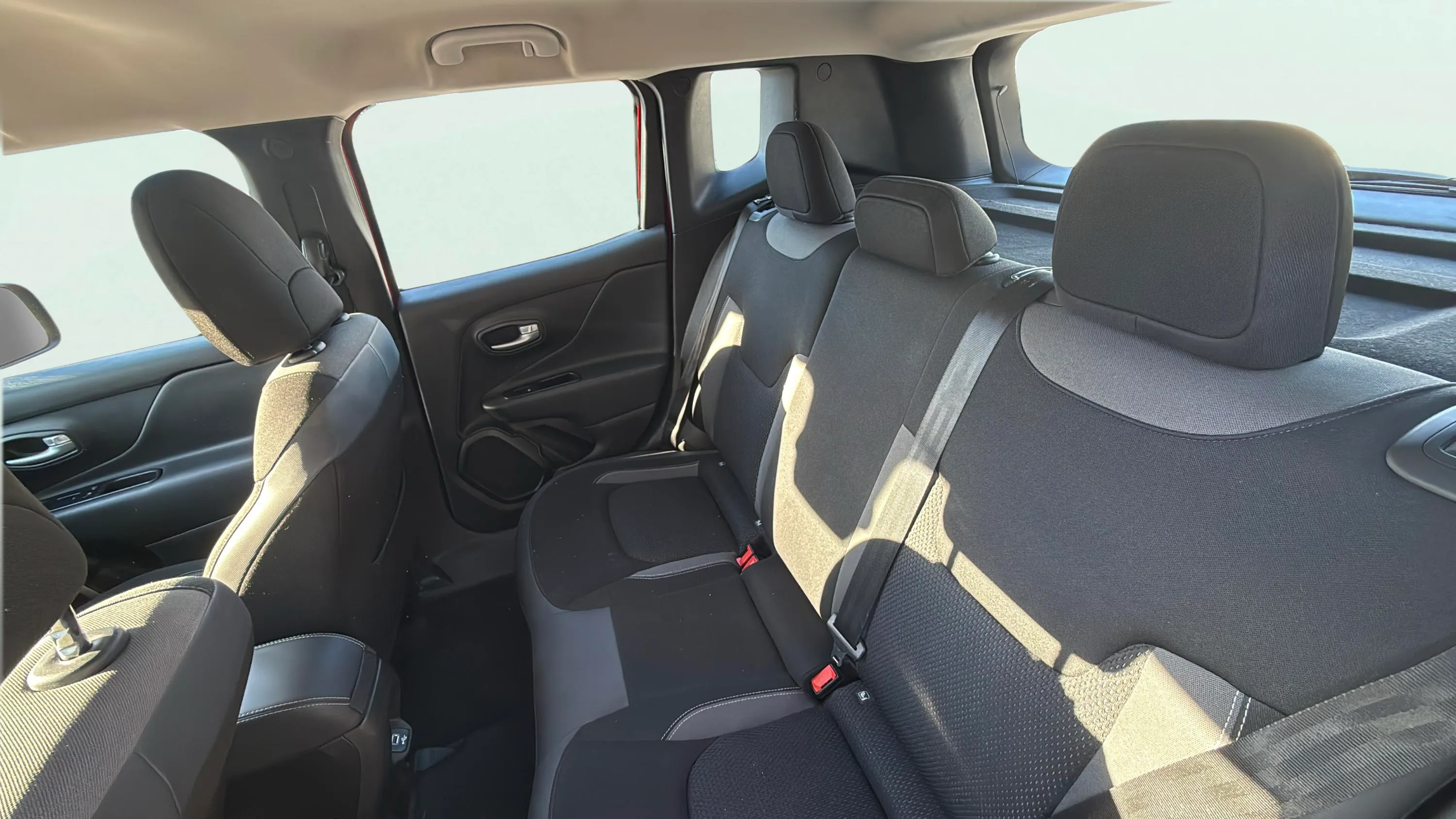 Jeep Renegade eHybrid 1.5 Limited ATX - foto 17