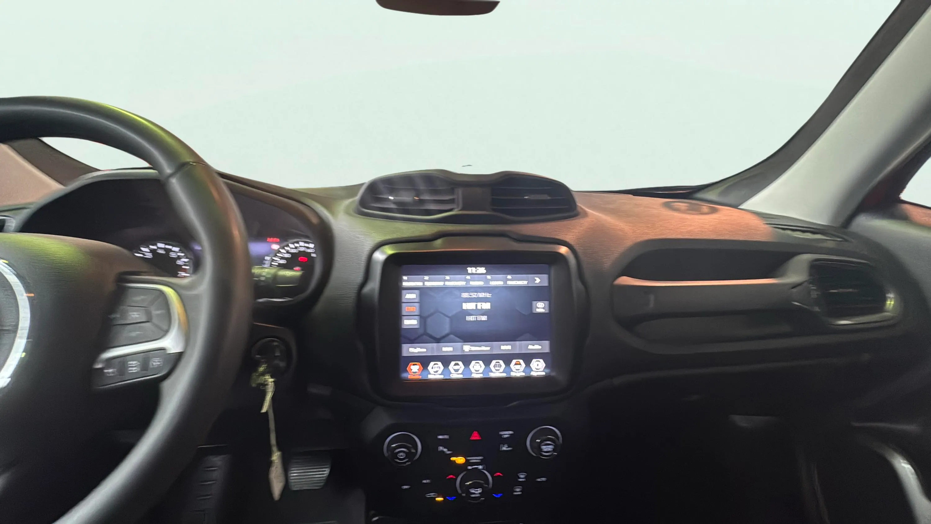Jeep Renegade eHybrid 1.5 Limited ATX - foto 11