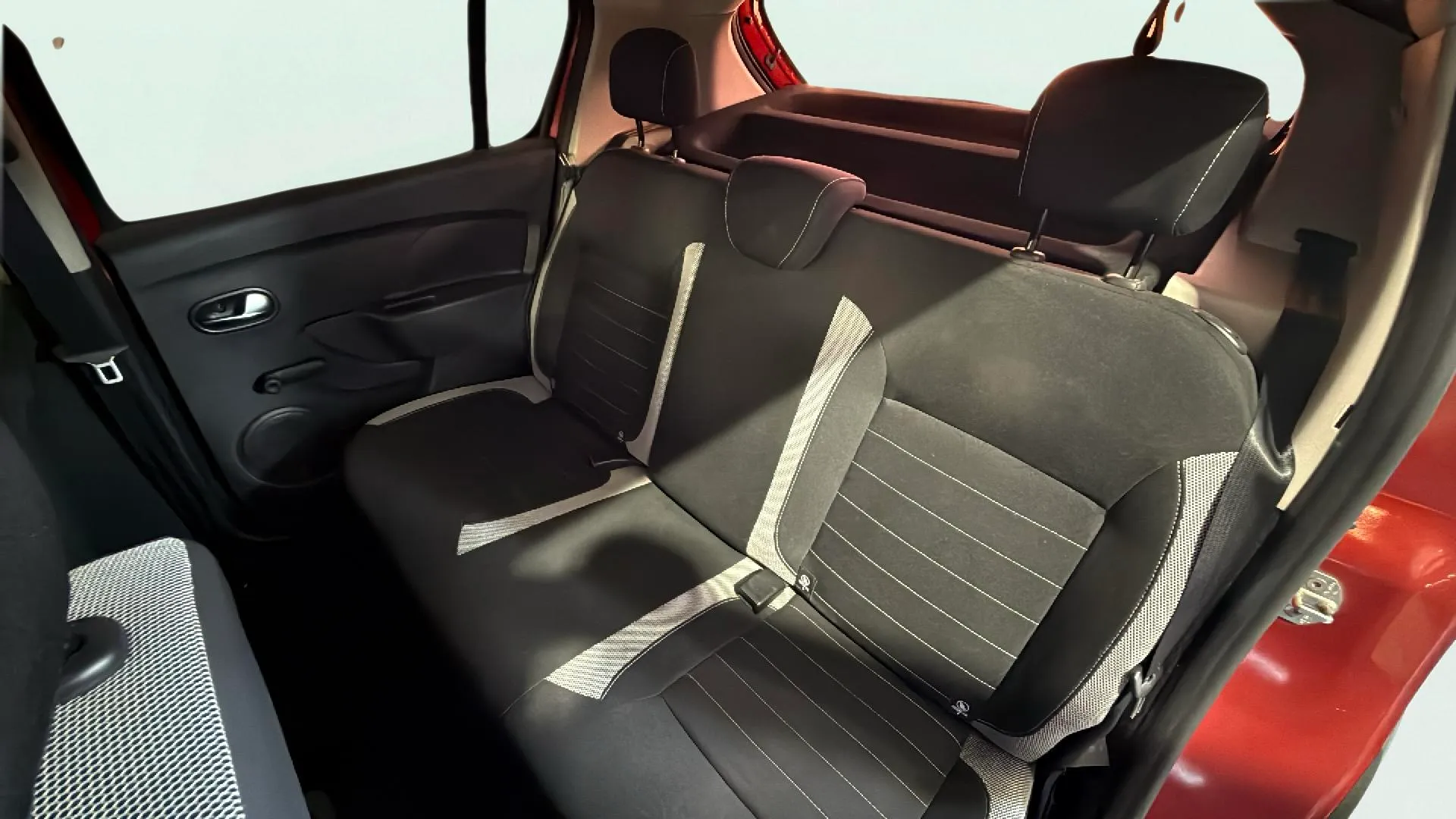 Dacia Sandero Serie Lim 2019 TCe GLP 18 - foto 14