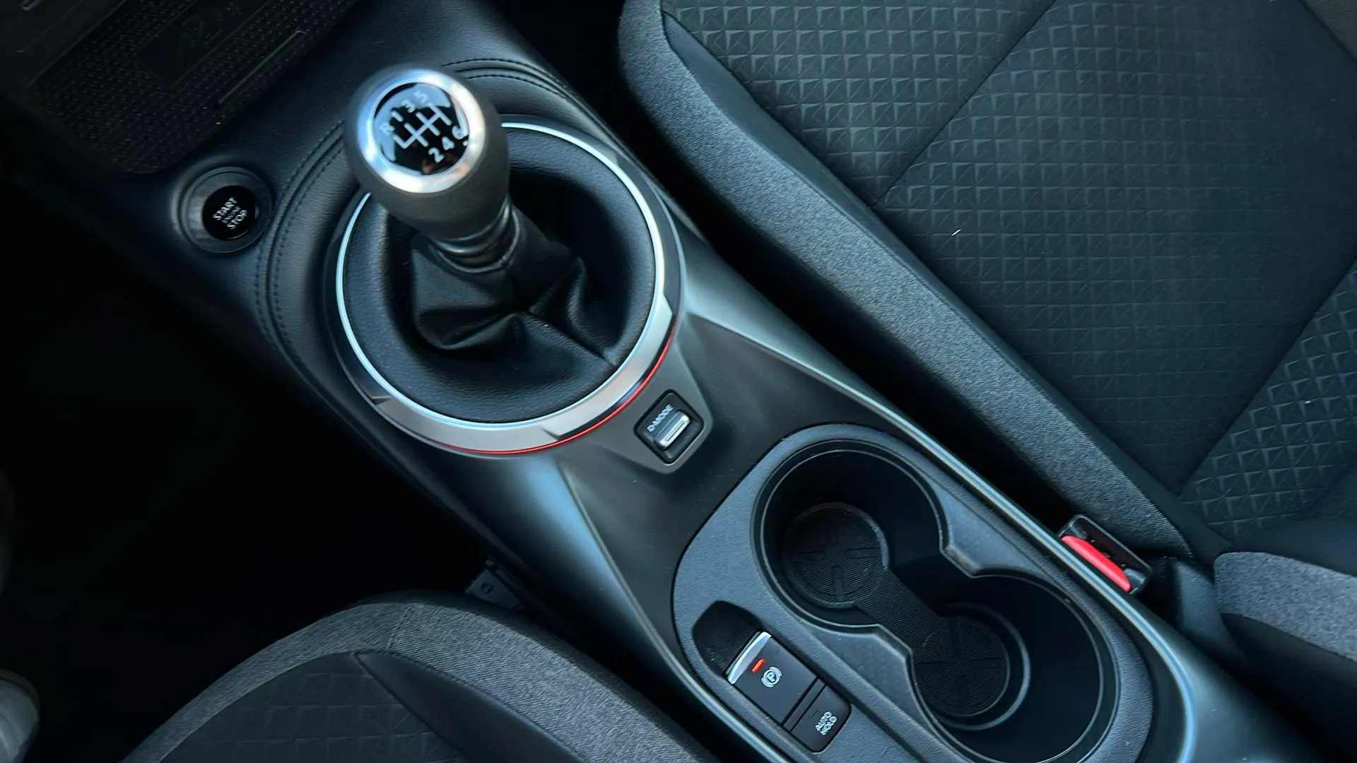 Nissan Juke DIG-T 6M/T N-Connecta - foto 20