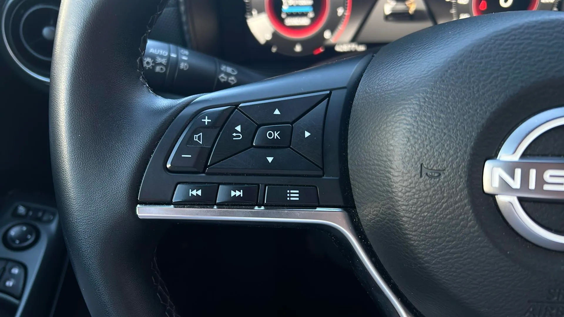 Nissan Juke DIG-T 6M/T N-Connecta - foto 14