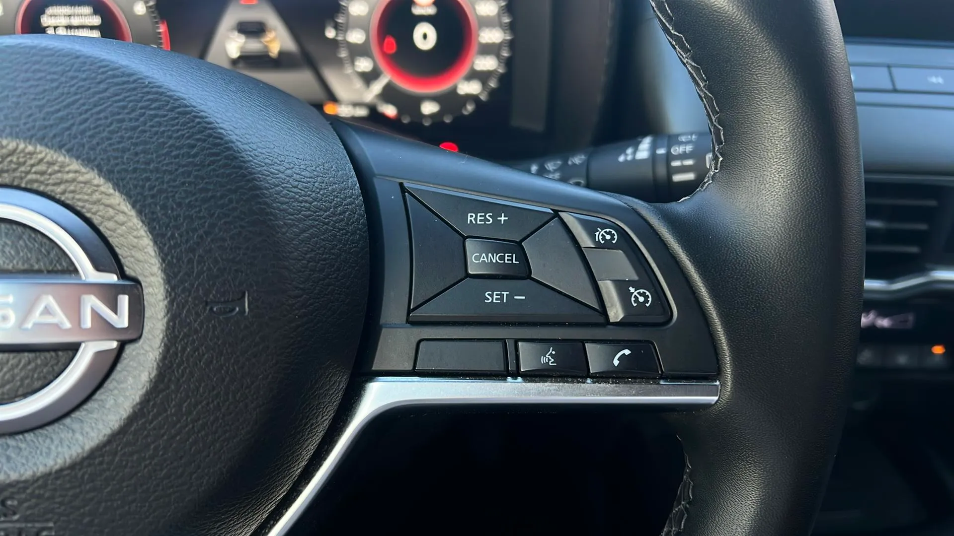 Nissan Juke DIG-T 6M/T N-Connecta - foto 15