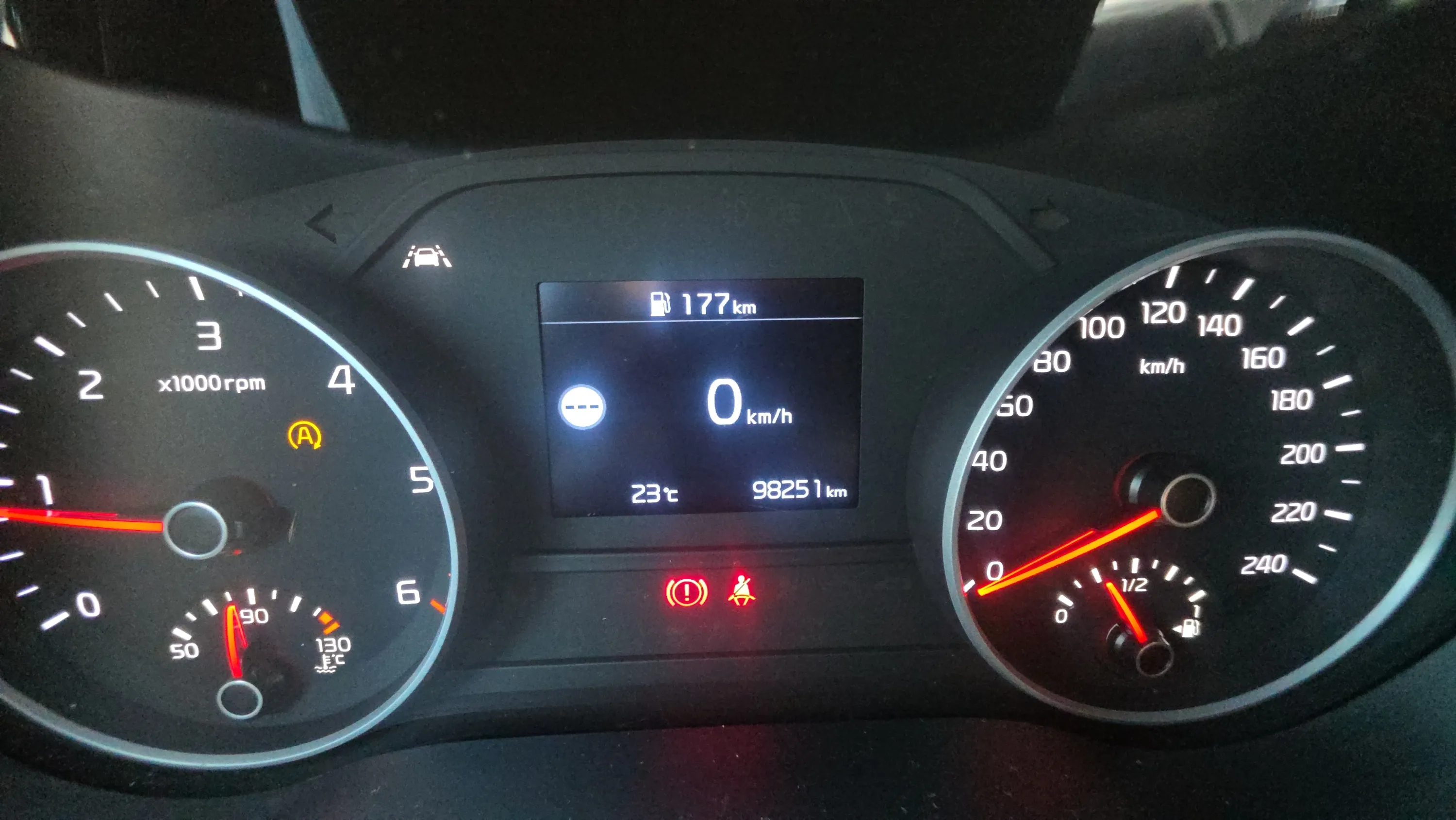 Kia Sportage 1.6 MHEV Business 4x2 - foto 17