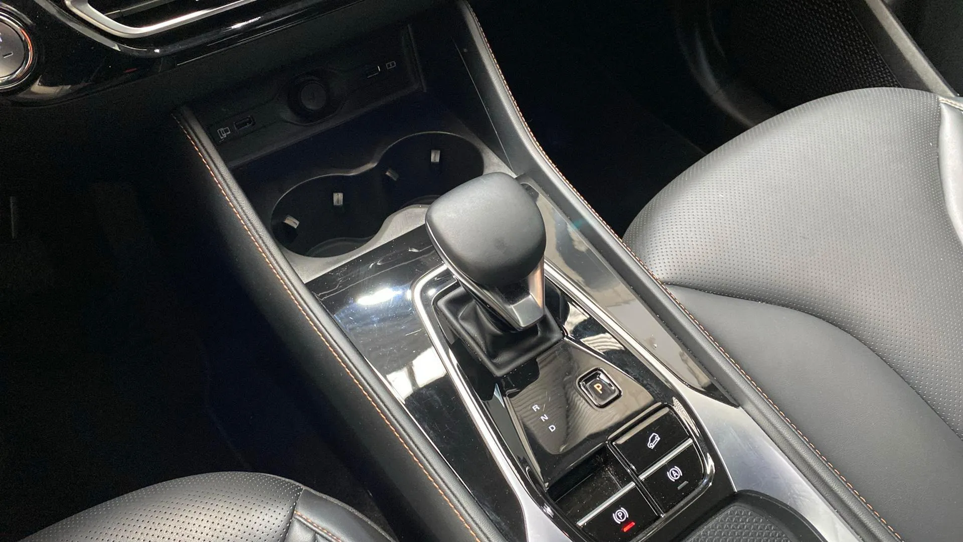 MG HS 1.5T Plug IN Hybrid Luxury - foto 16