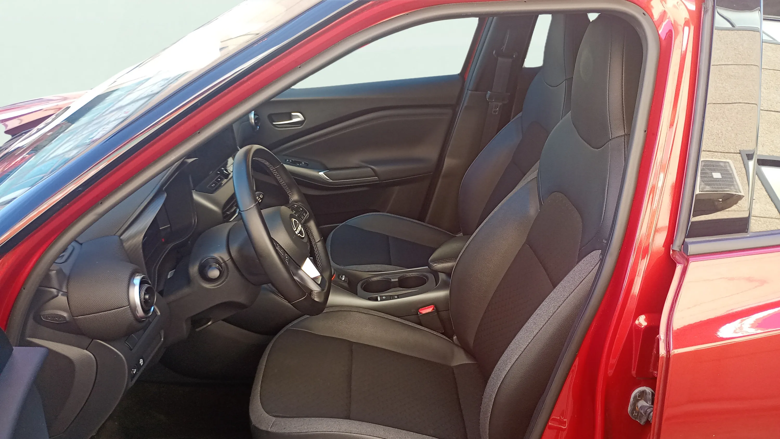 Nissan Juke DIG-T 6M/T N-Connecta - foto 13