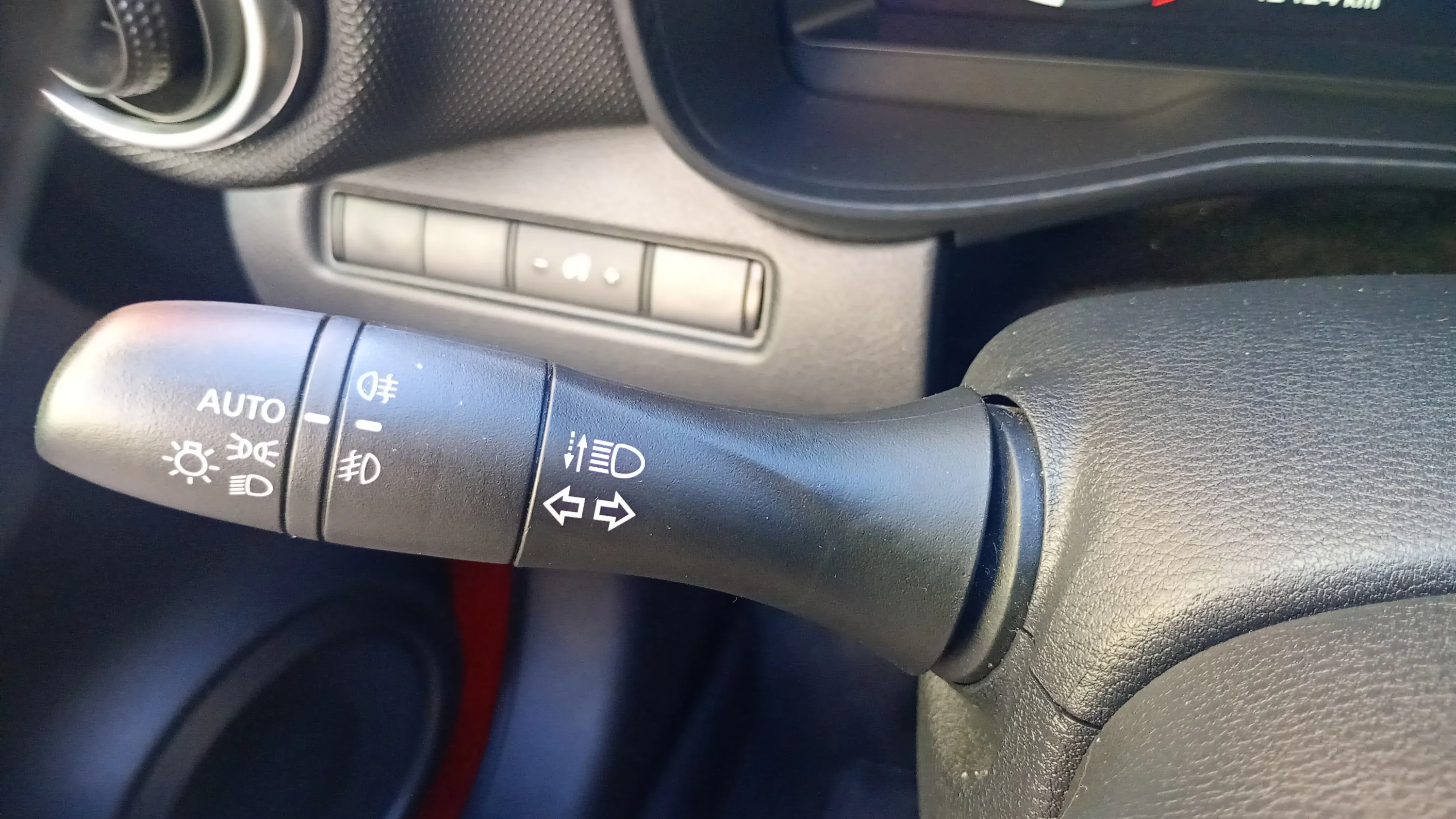 Nissan Juke DIG-T 6M/T N-Connecta - foto 21