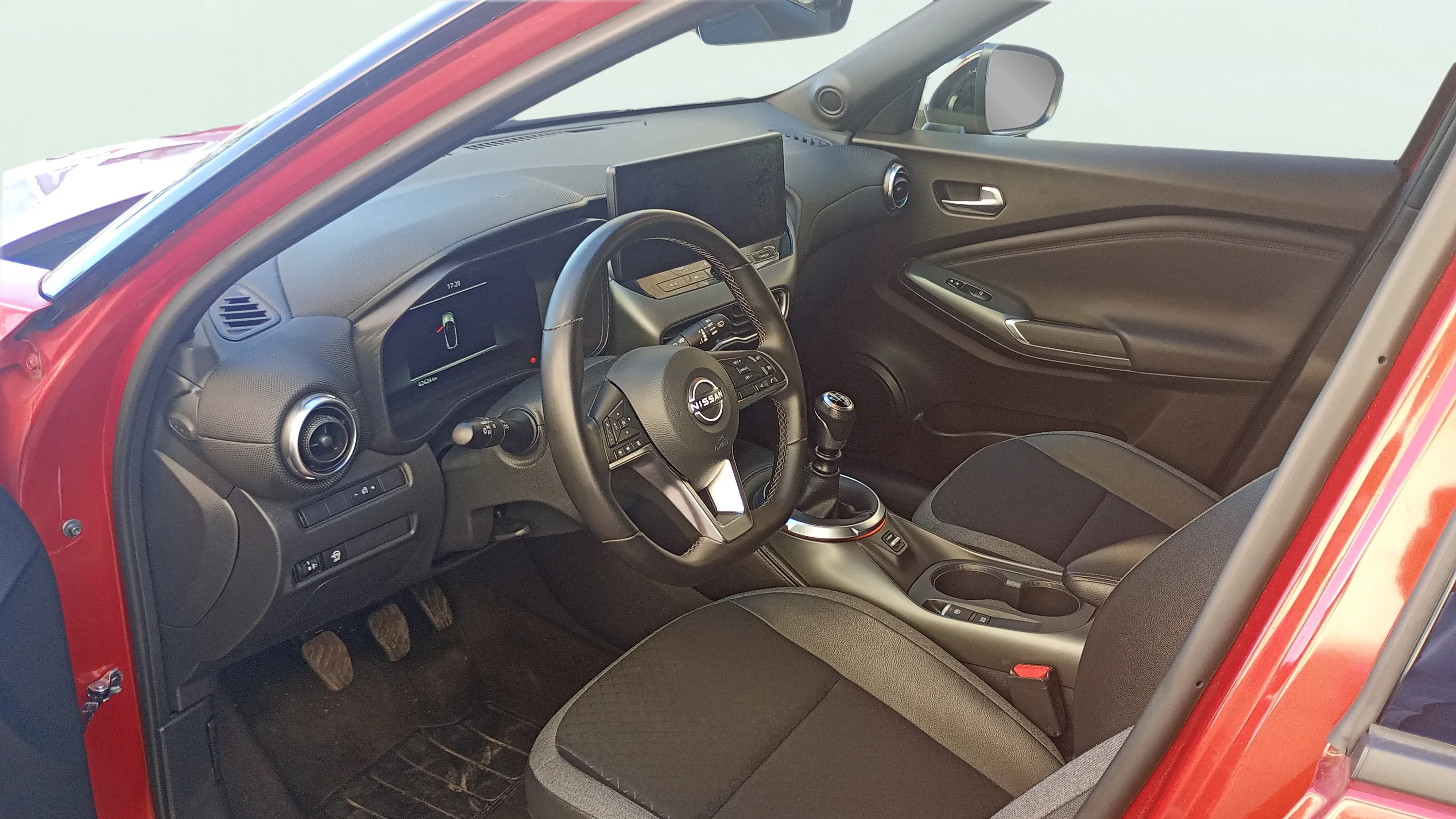 Nissan Juke DIG-T 6M/T N-Connecta - foto 12