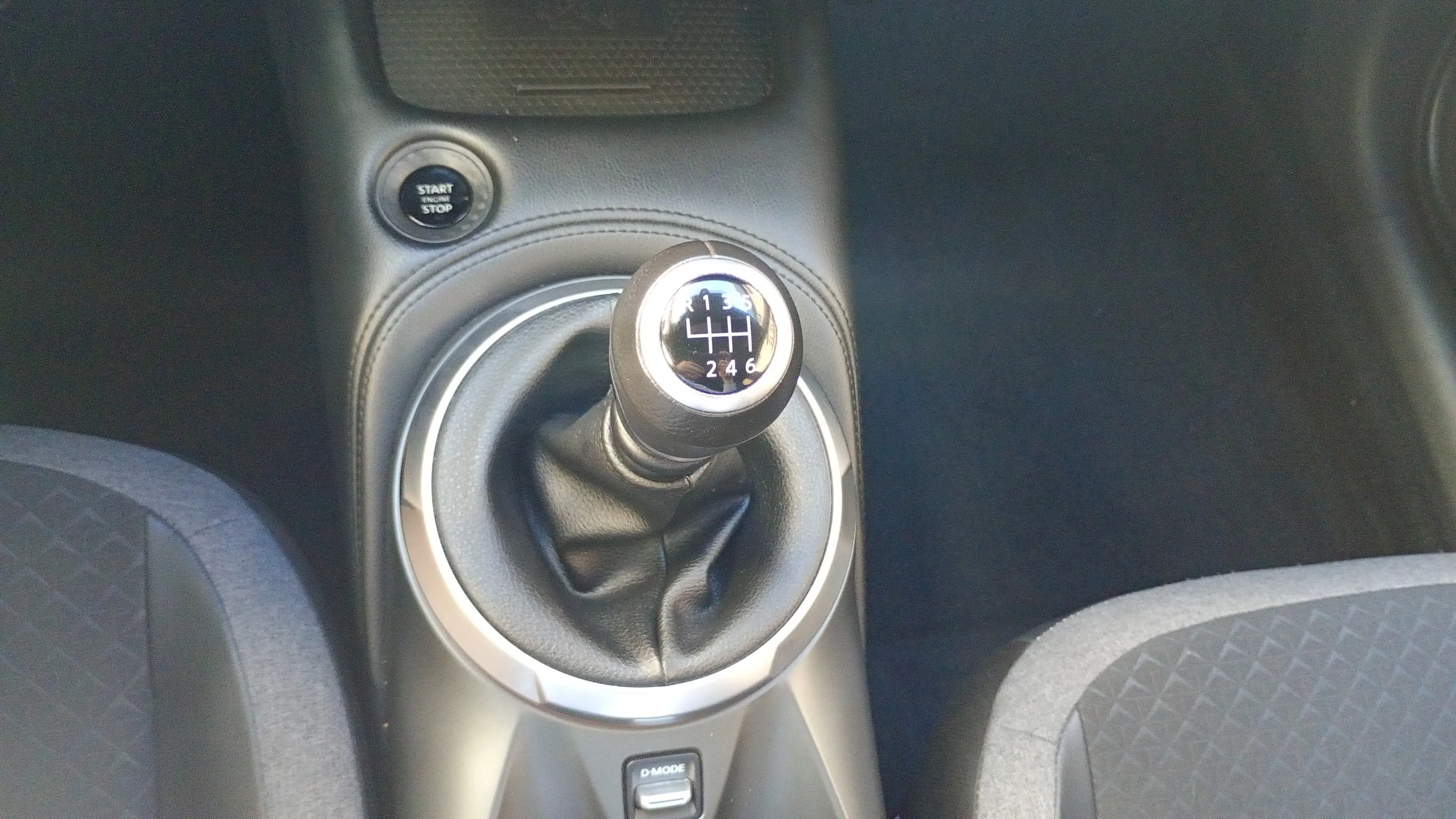 Nissan Juke DIG-T 6M/T N-Connecta - foto 19