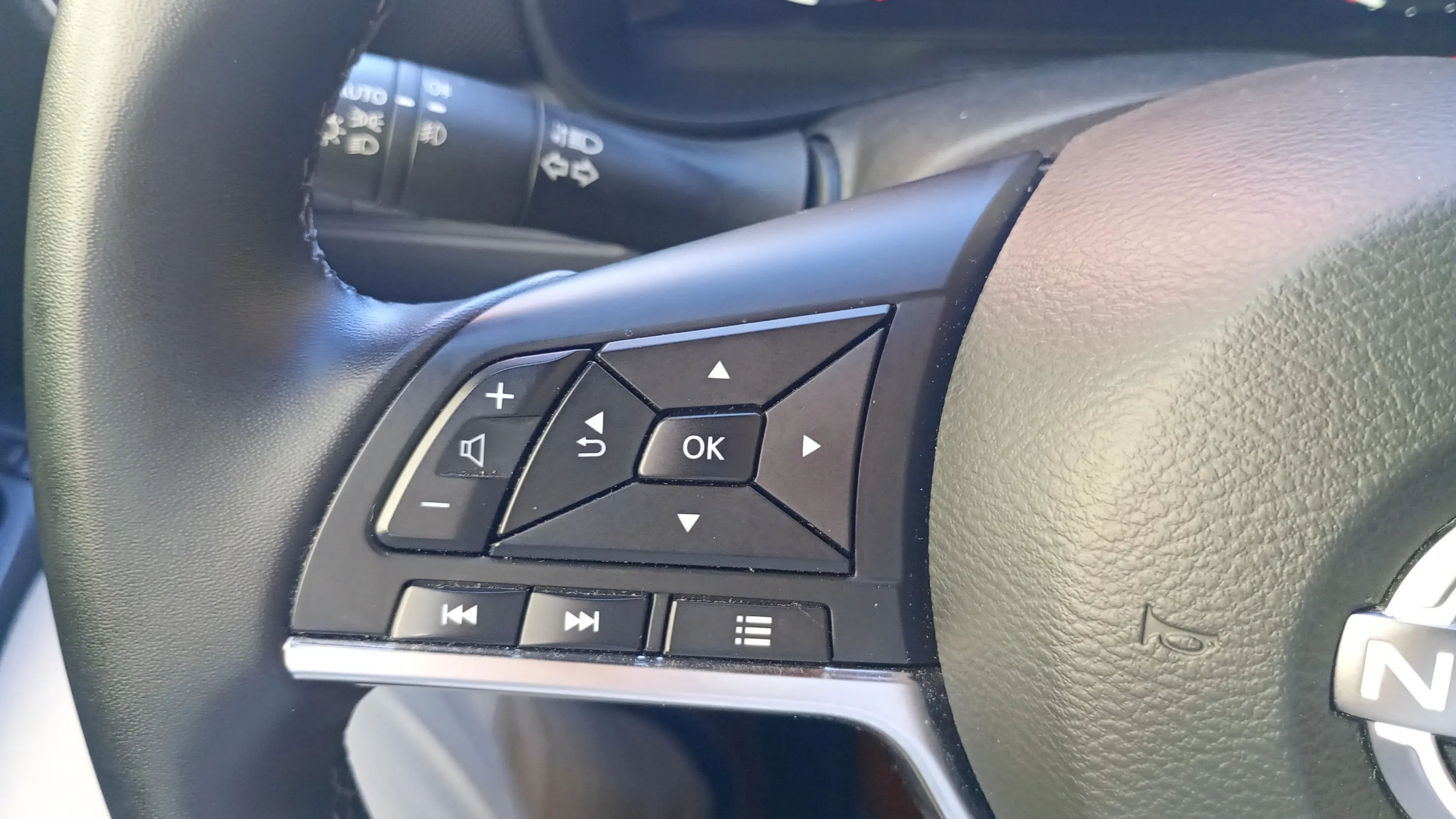 Nissan Juke DIG-T 6M/T N-Connecta - foto 15