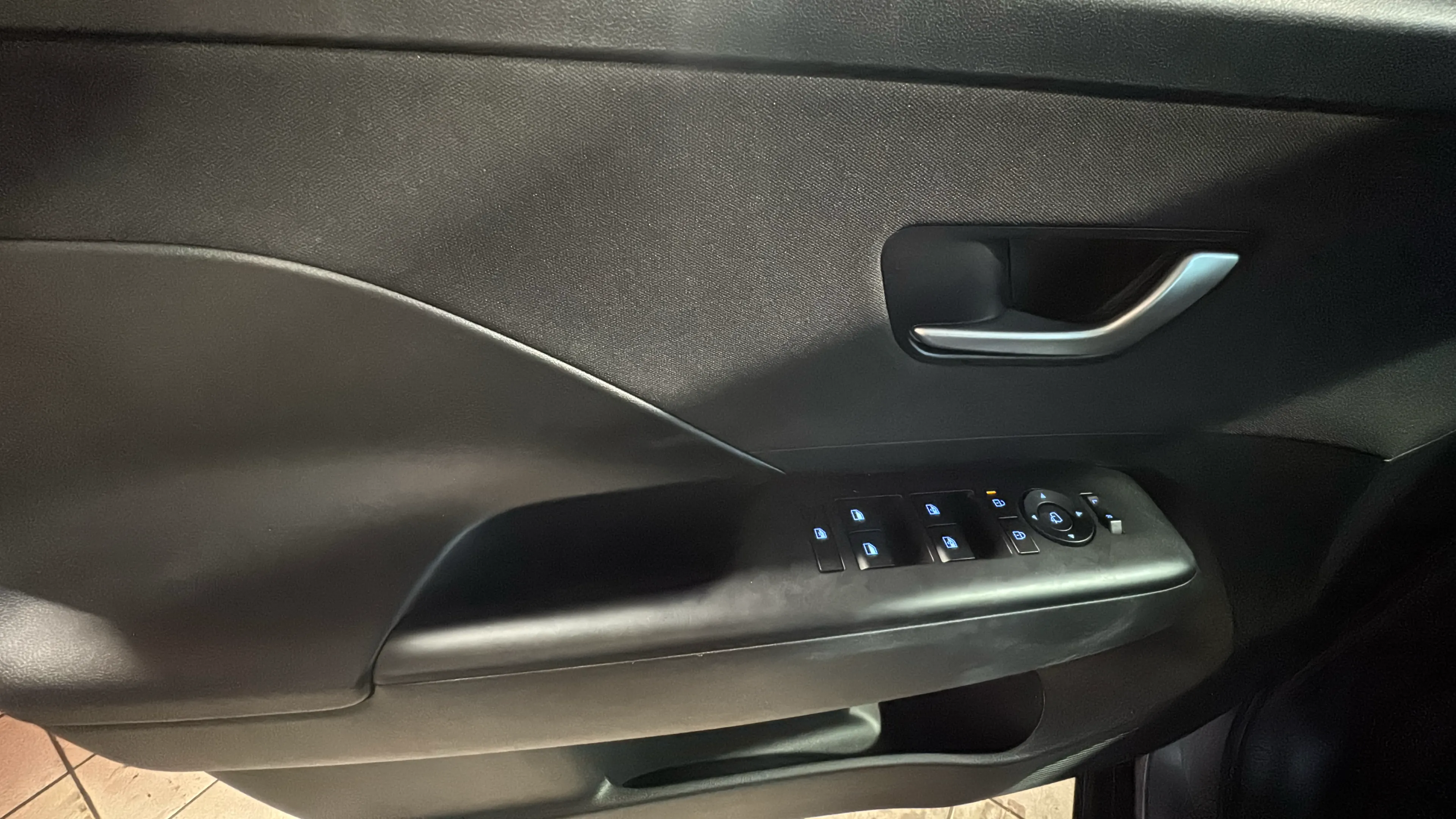 Hyundai Kona HEV 1.6GDI DT XLS - foto 27