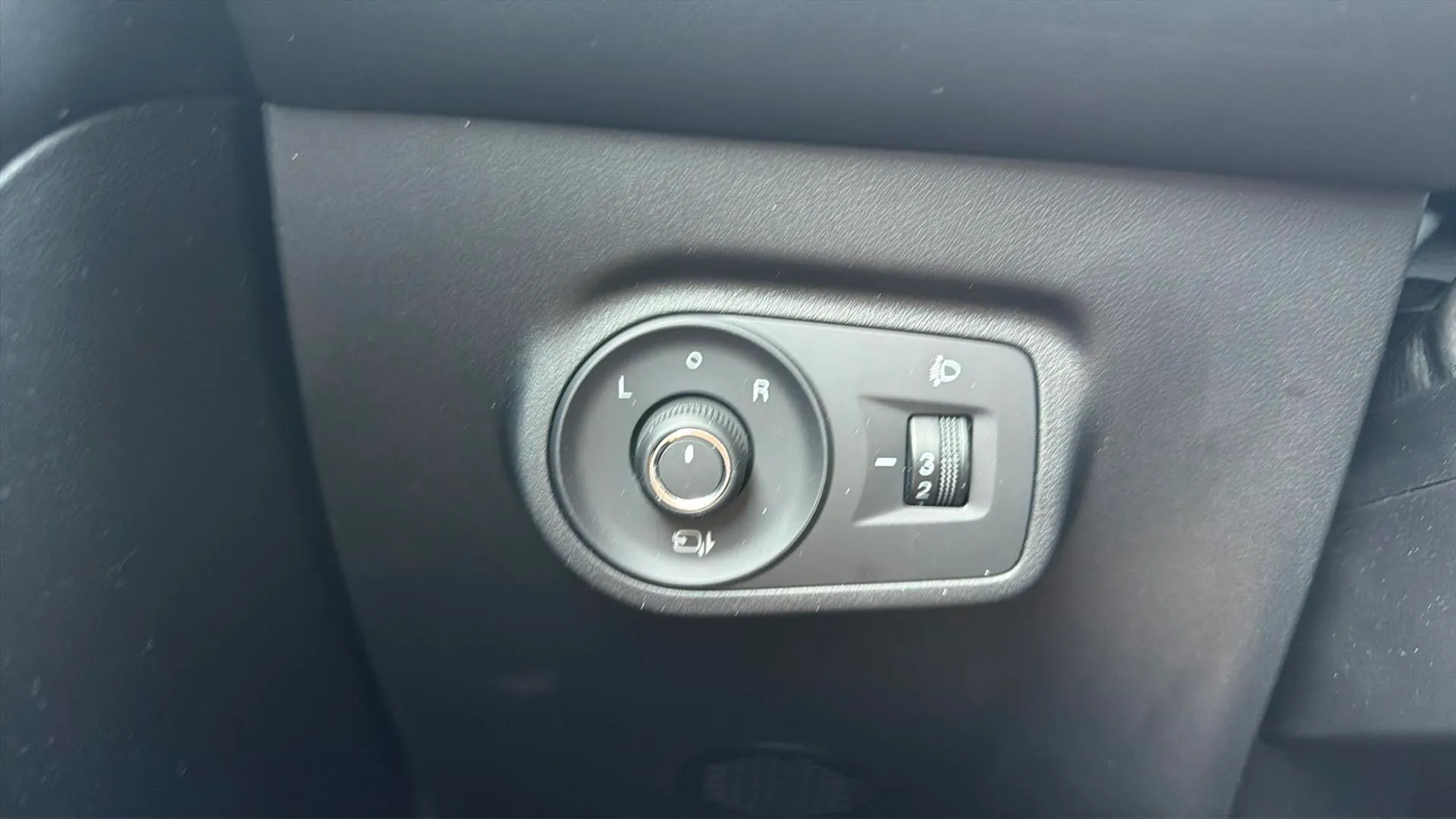 MG ZS Hybrid+ Luxury - foto 17