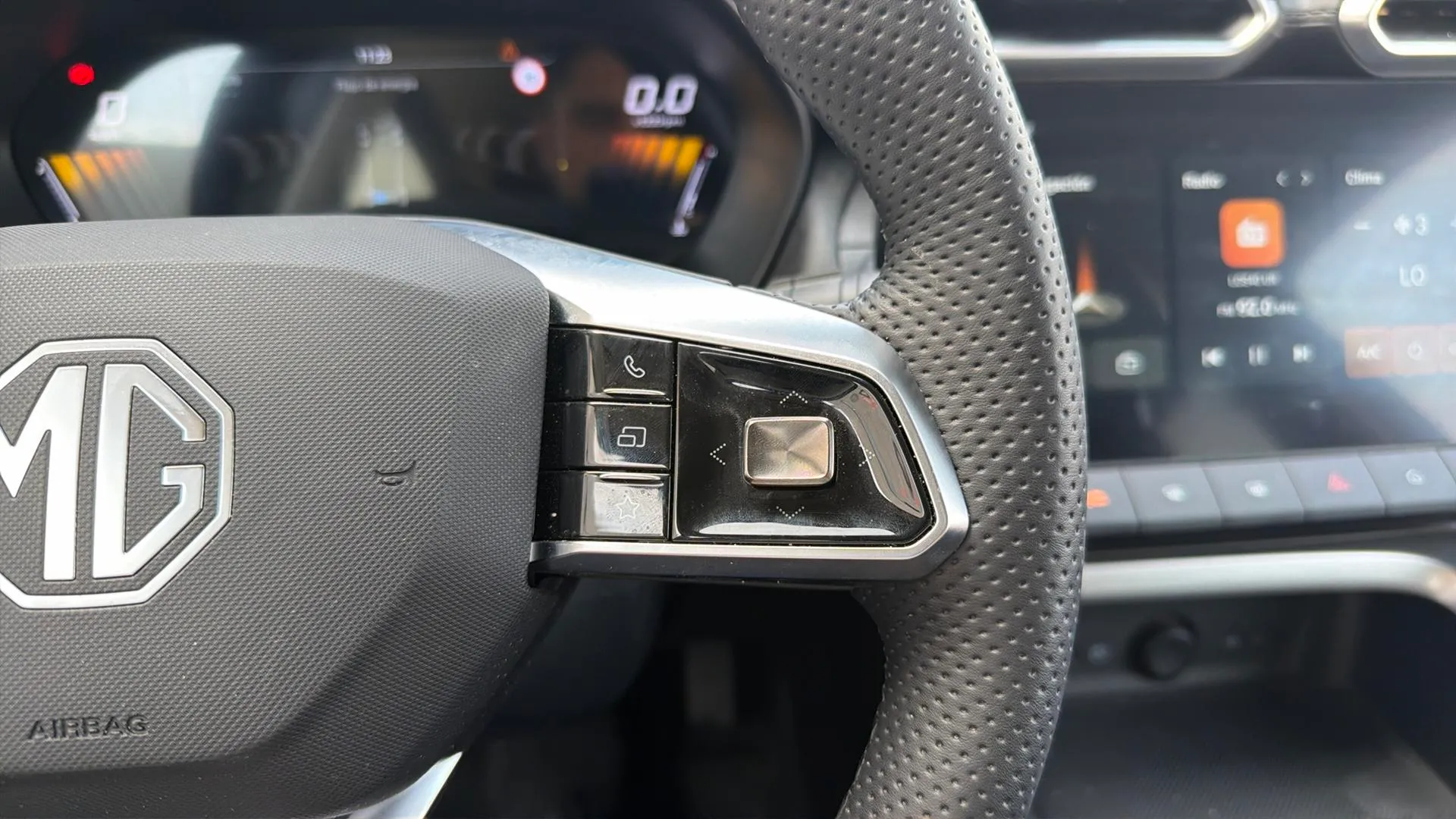 MG ZS Hybrid+ Luxury - foto 15
