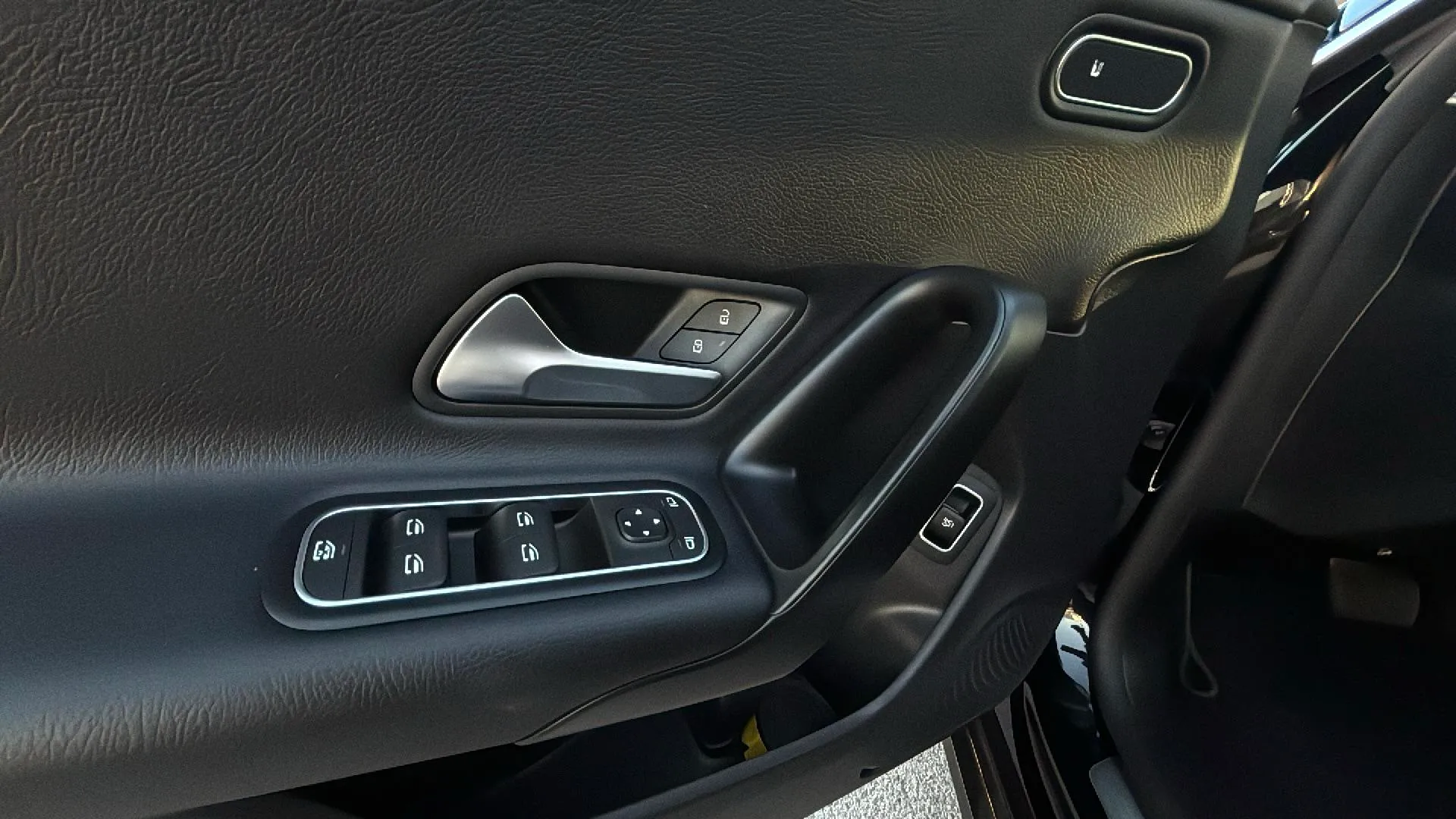 Mercedes-Benz CLA 180 - foto 18