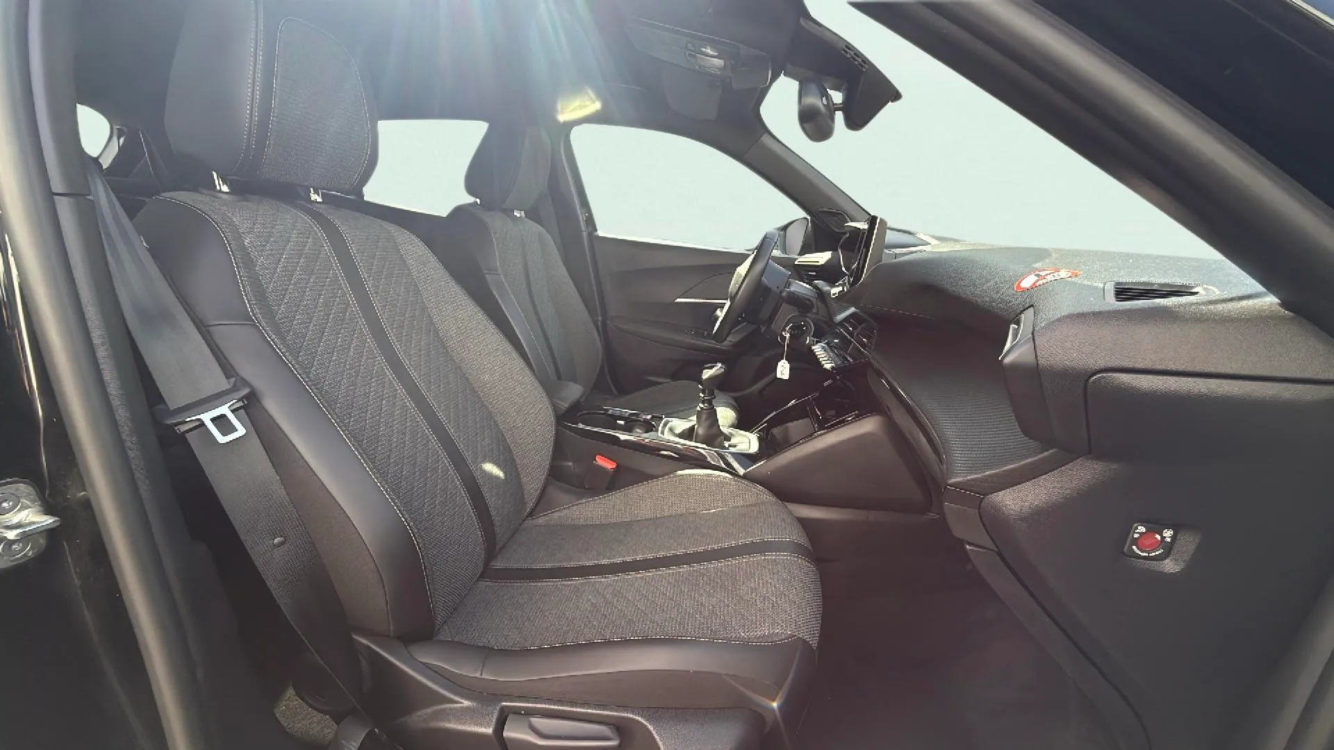 Peugeot 2008 Allure PureTech 100 - foto 17