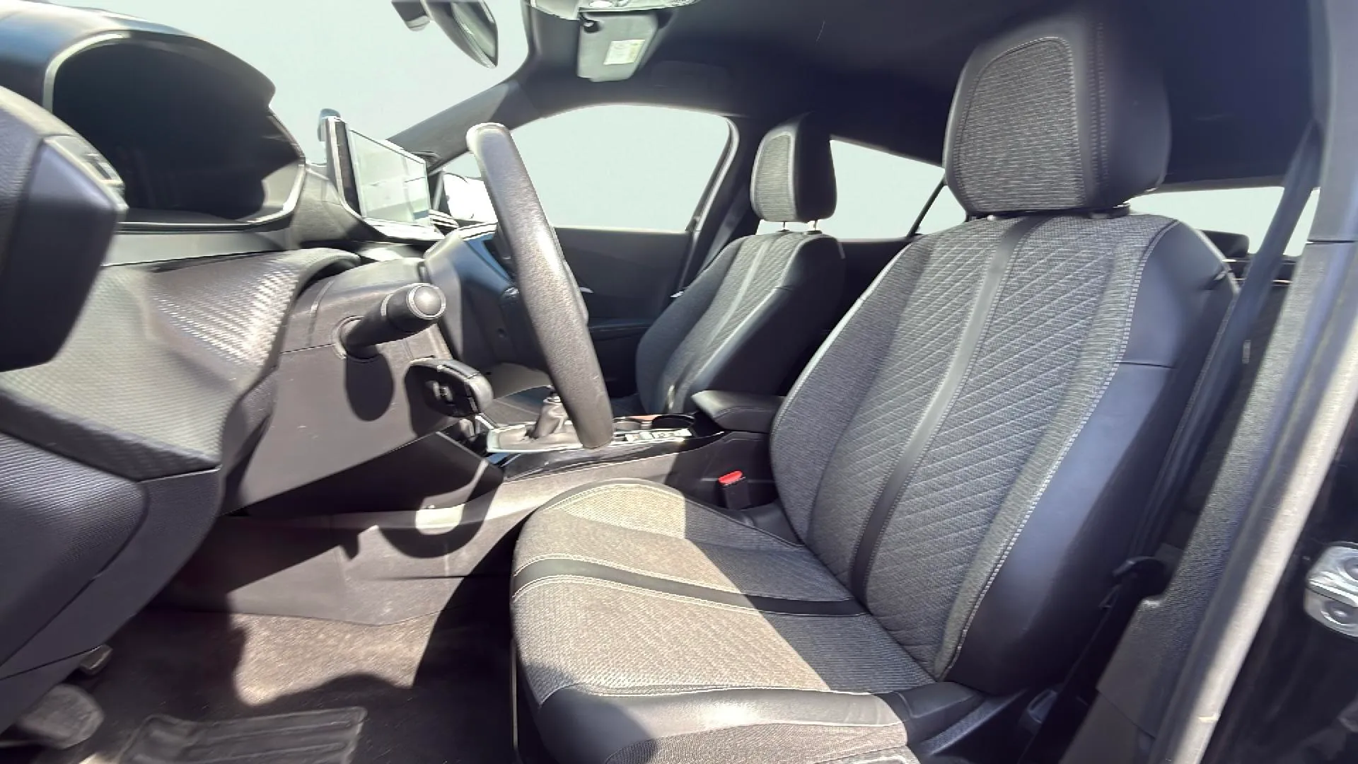 Peugeot 2008 Allure PureTech 100 - foto 18