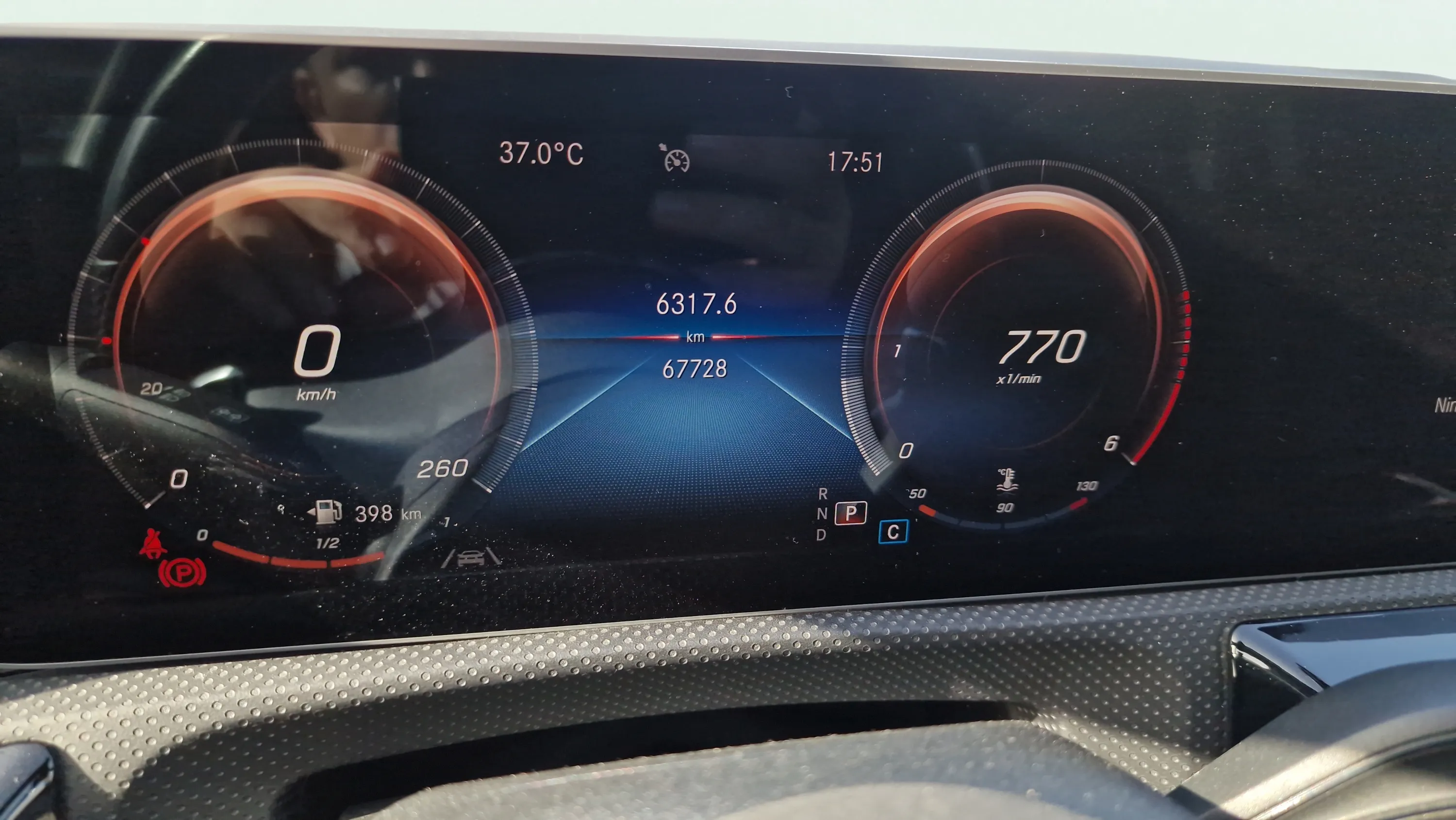 Mercedes-Benz CLA 200 D 4MATIC DCT - foto 9