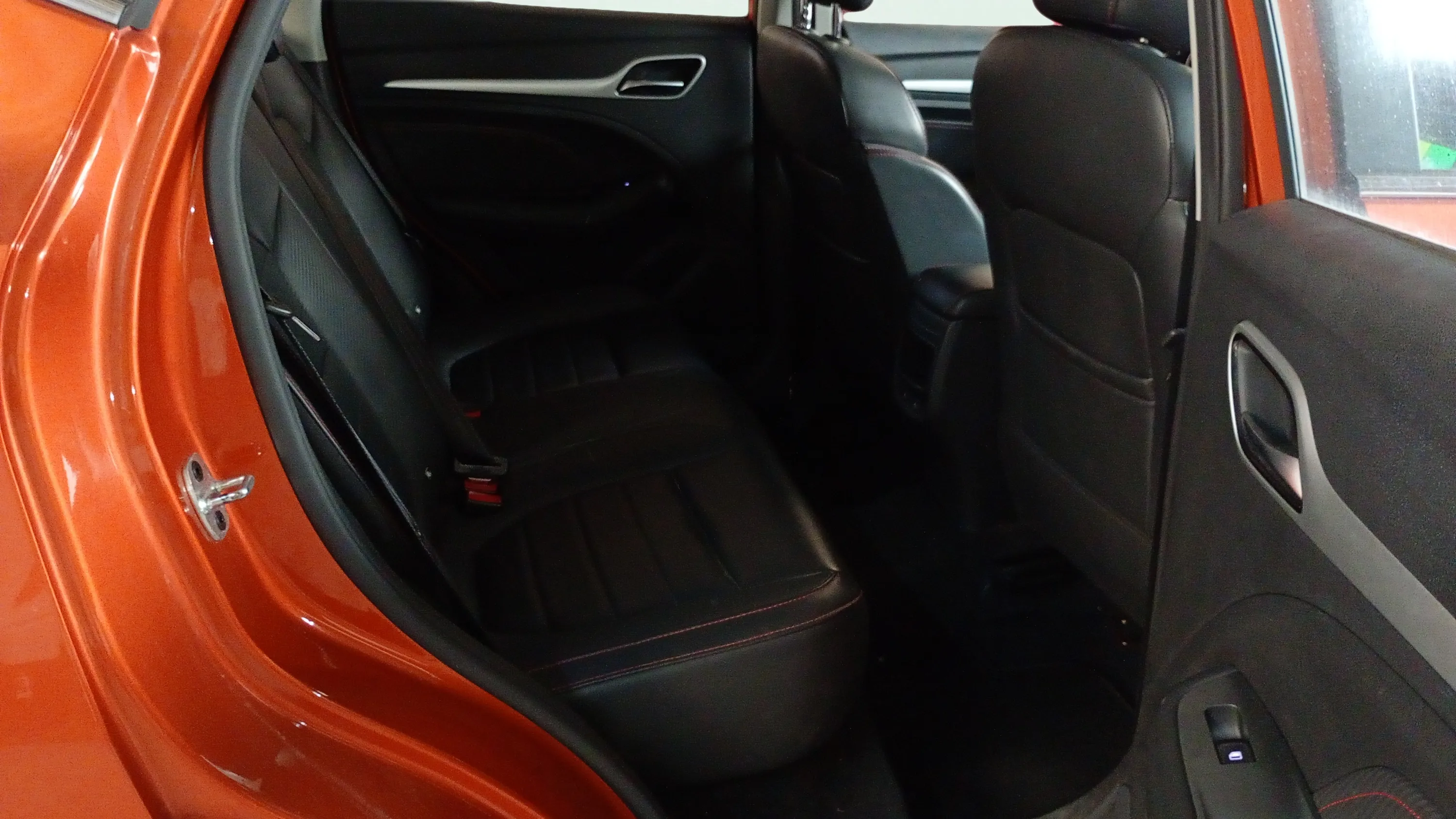 MG ZS 1.0T Luxury - foto 18
