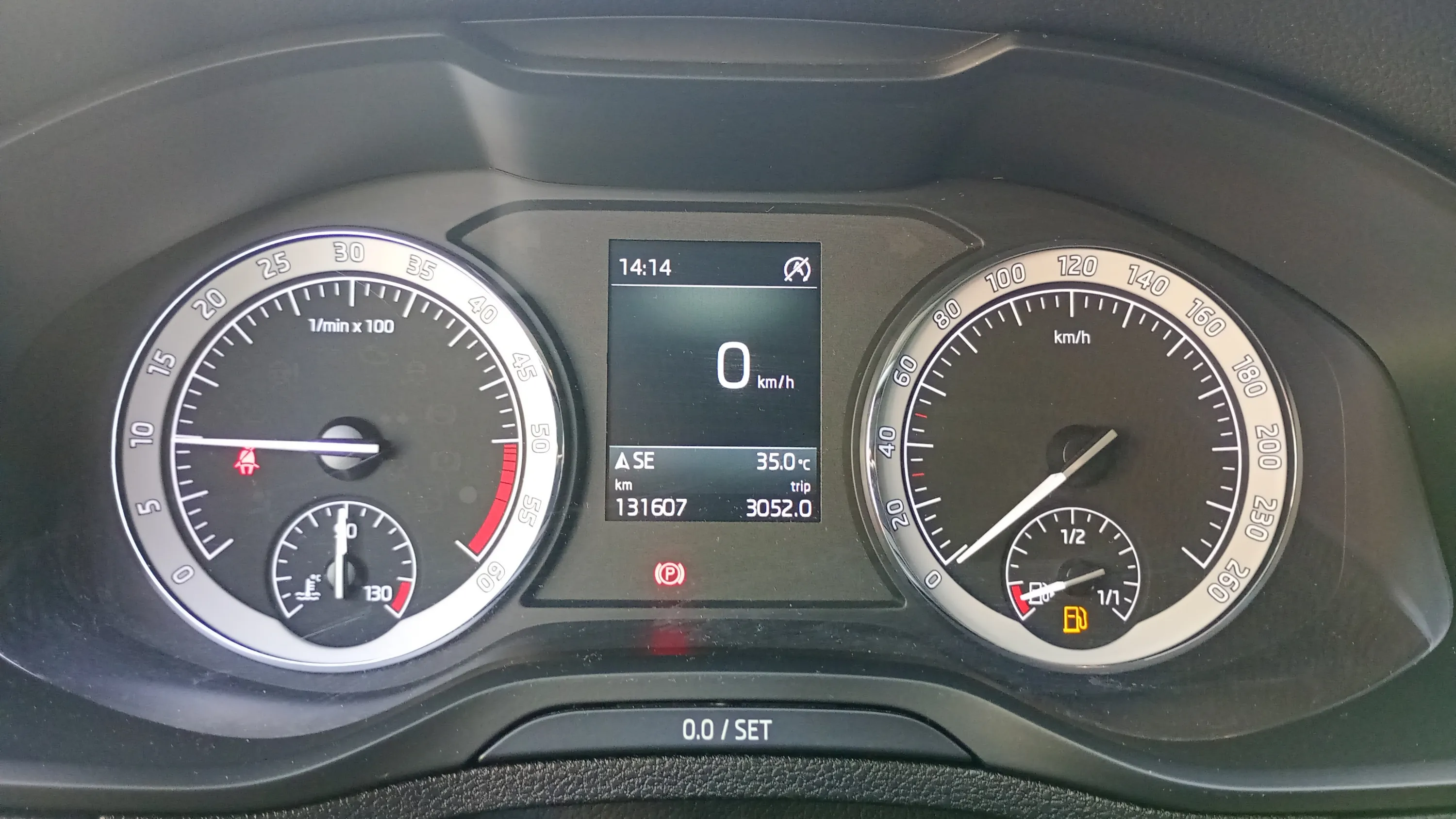 Škoda Karoq 1.6 TDI Ambition - foto 17