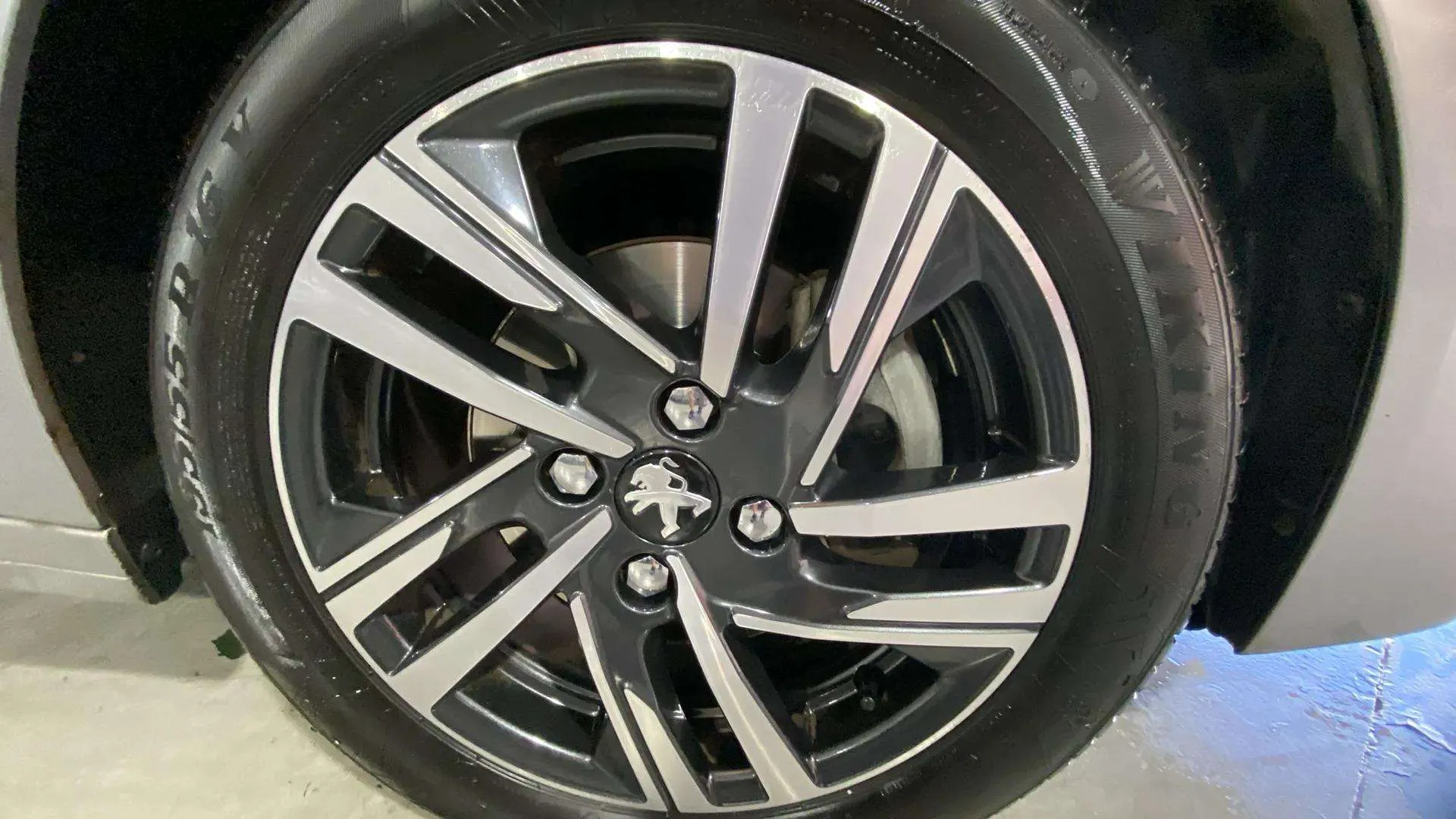 Peugeot 208 PureTech Allure - foto 19