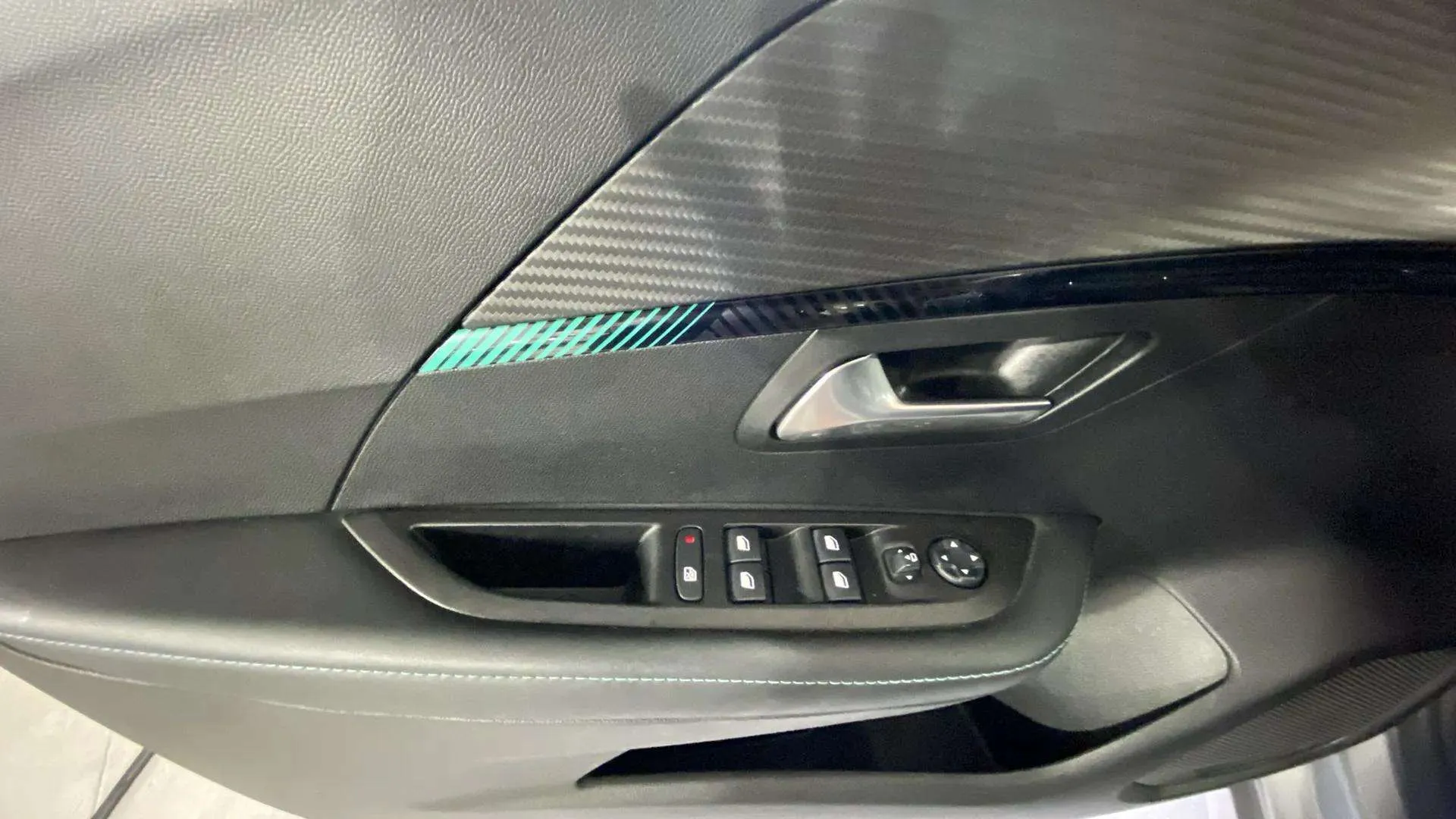 Peugeot 208 PureTech Allure - foto 17