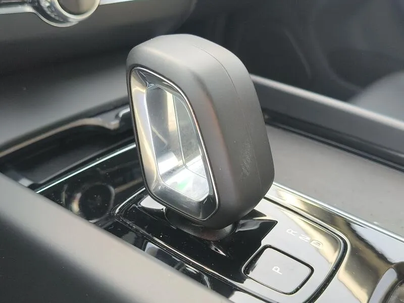 Volvo XC60 2.0 T6 AWD Recharge Ultimate Dark - foto 14